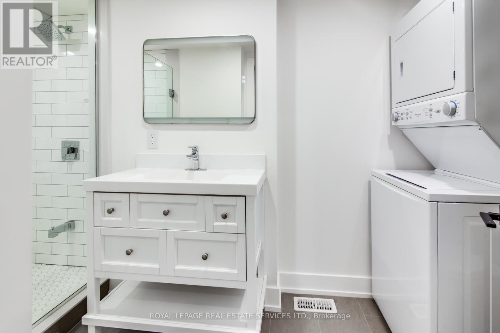 












M - 716 LOGAN AVENUE

,
Toronto,




Ontario
M4K3C6

