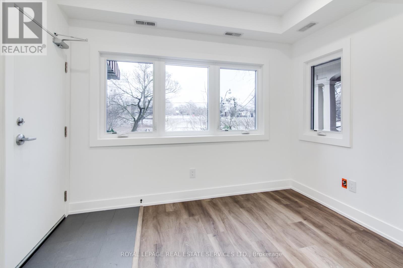 












M - 716 LOGAN AVENUE

,
Toronto,




Ontario
M4K3C6

