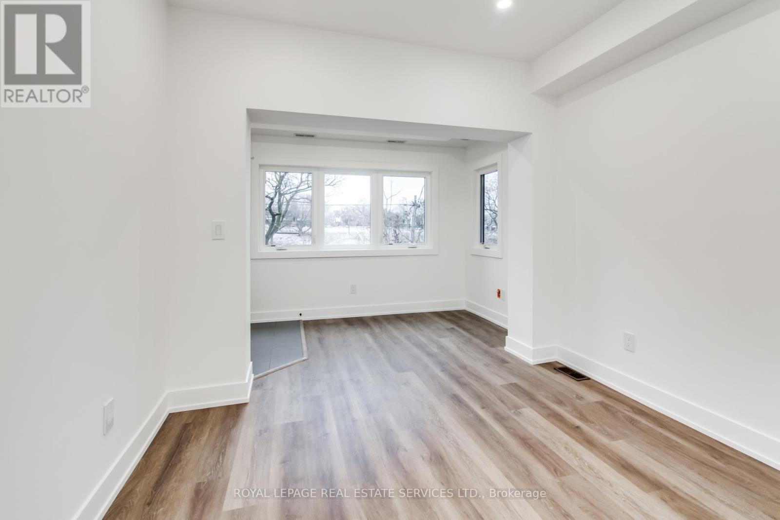 












M - 716 LOGAN AVENUE

,
Toronto,




Ontario
M4K3C6

