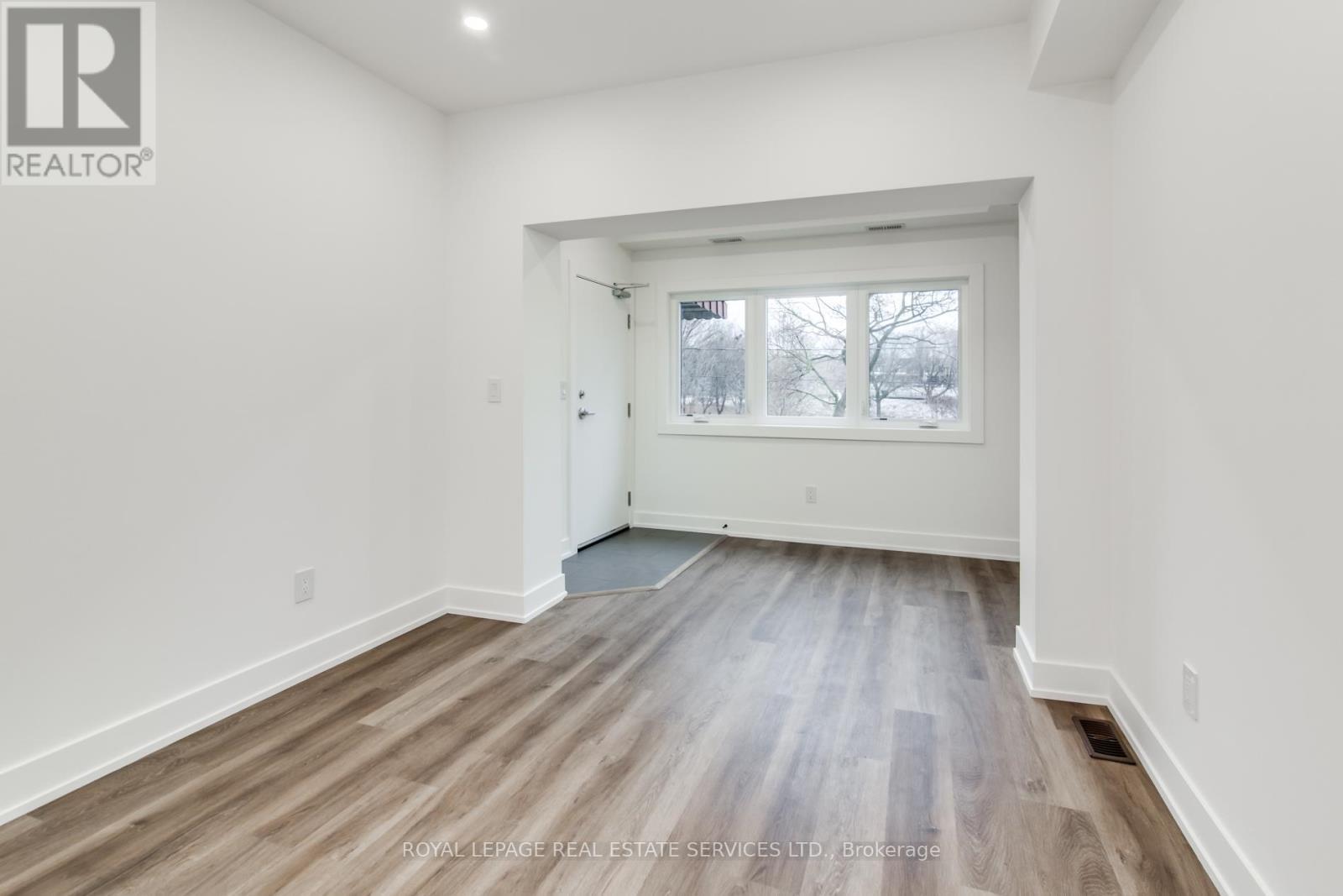 












M - 716 LOGAN AVENUE

,
Toronto,




Ontario
M4K3C6

