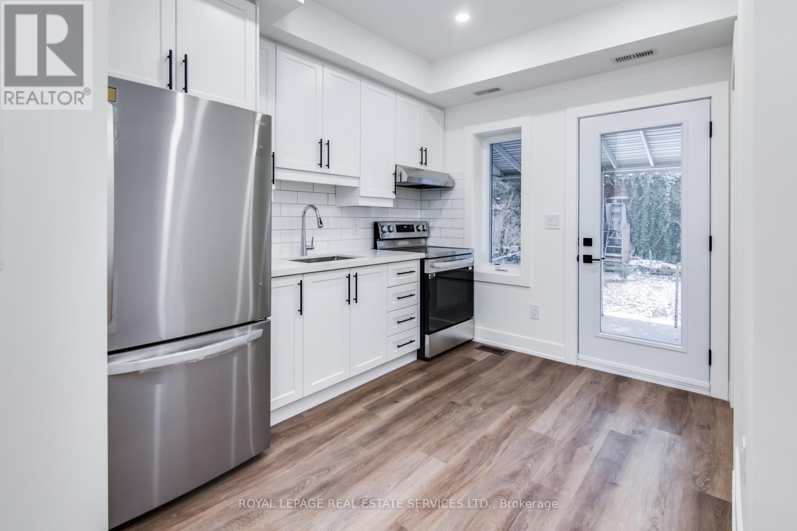 












M - 716 LOGAN AVENUE

,
Toronto,




Ontario
M4K3C6

