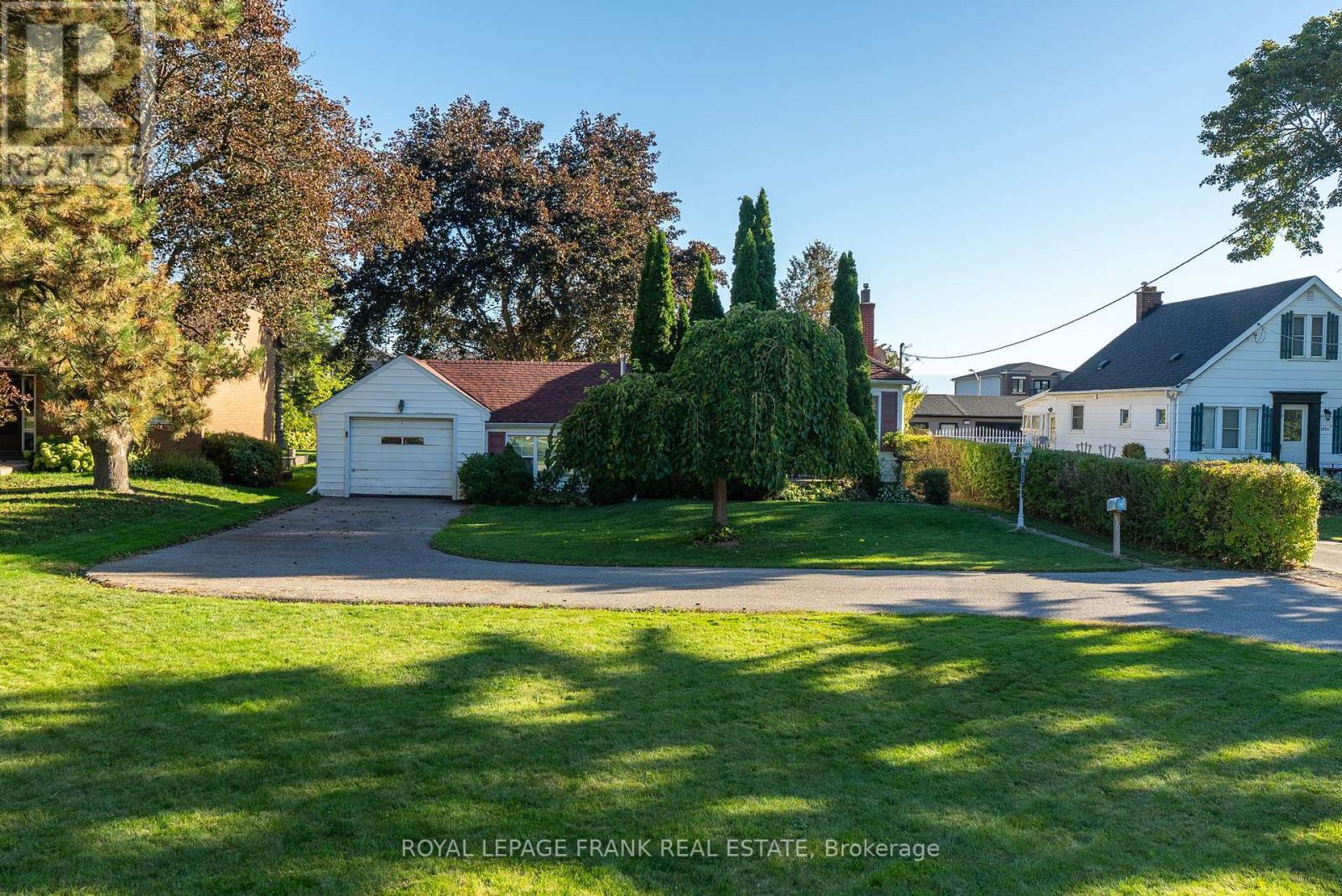 












1033 KING STREET E

,
Oshawa (Donevan),




Ontario
L1H1H4

