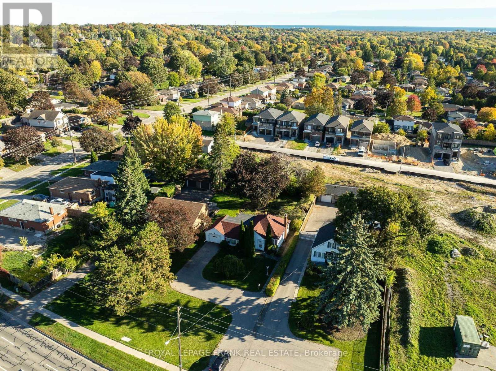 












1033 KING STREET E

,
Oshawa (Donevan),




Ontario
L1H1H4

