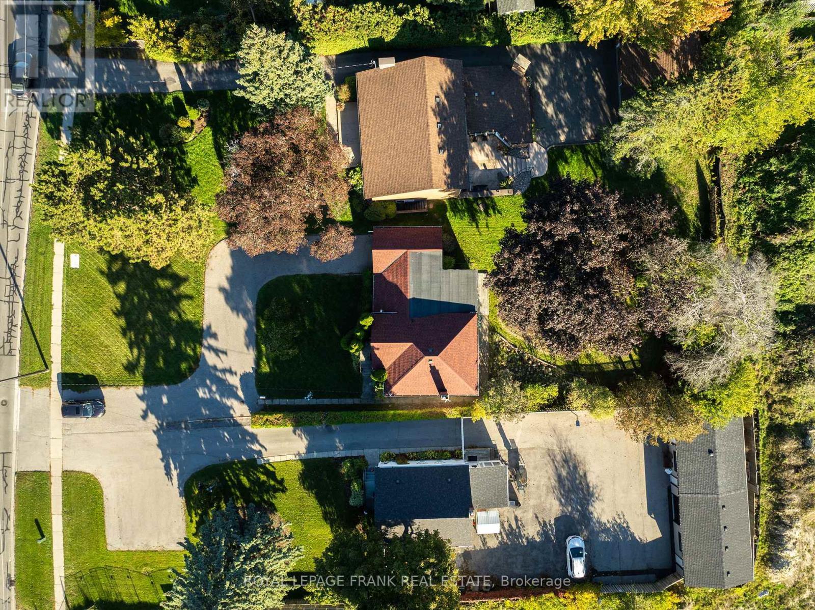 












1033 KING STREET E

,
Oshawa (Donevan),




Ontario
L1H1H4

