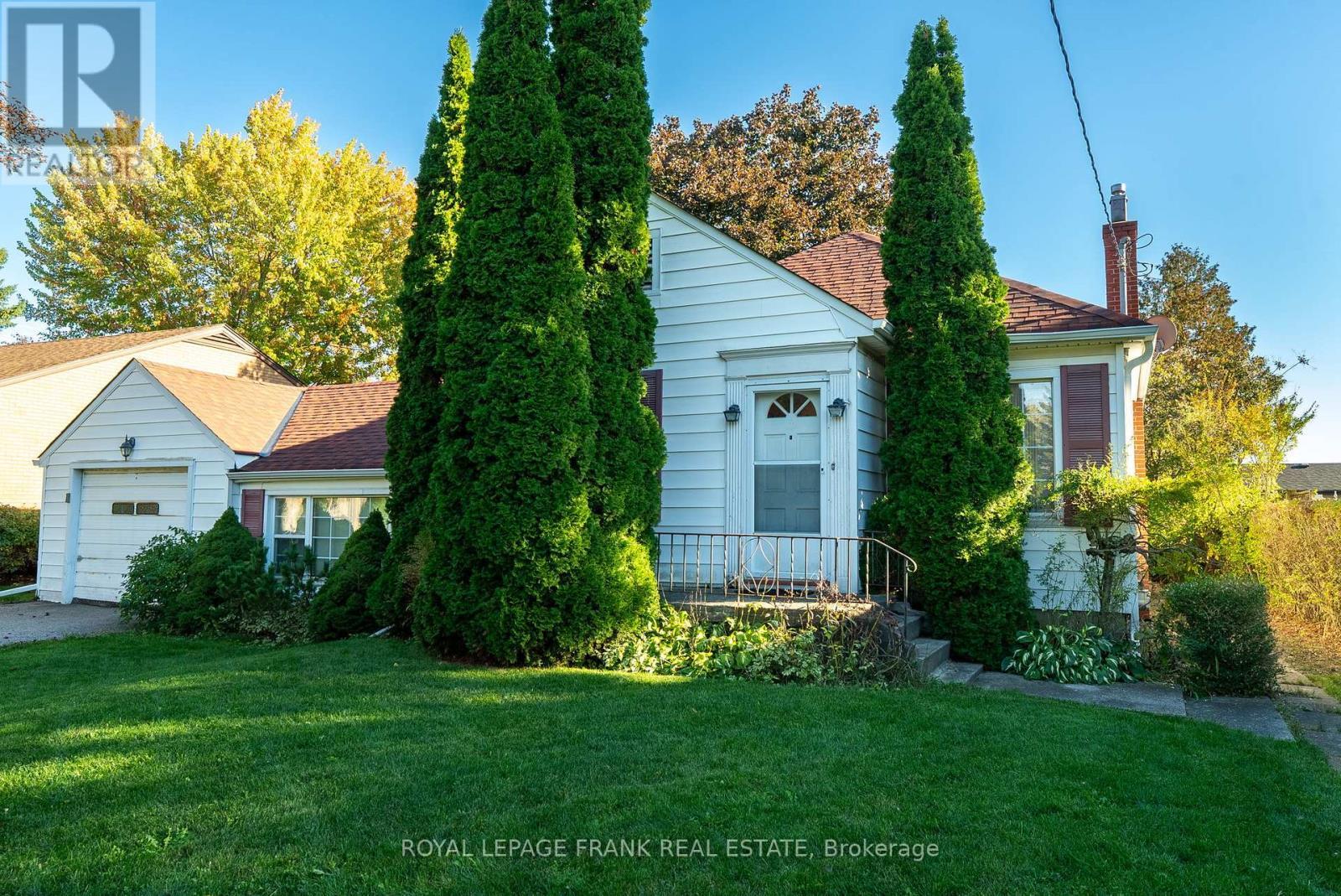 












1033 KING STREET E

,
Oshawa (Donevan),




Ontario
L1H1H4

