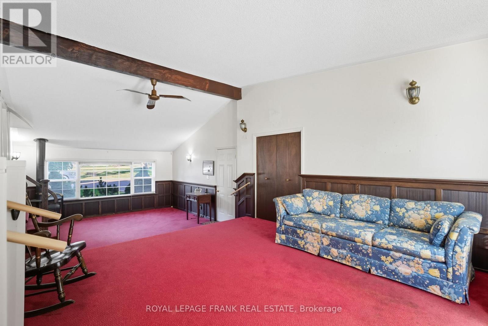












1033 KING STREET E

,
Oshawa (Donevan),




Ontario
L1H1H4


