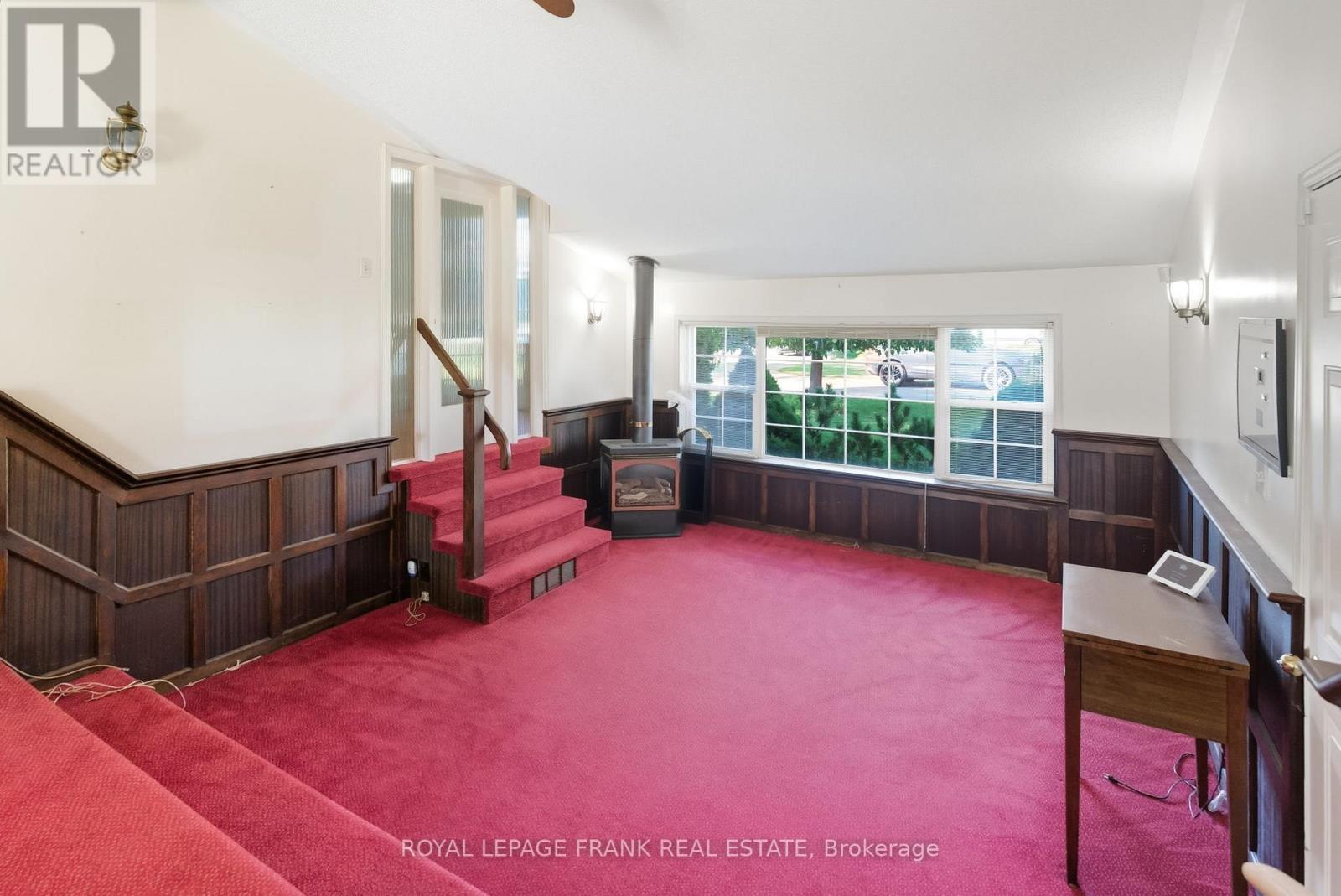 












1033 KING STREET E

,
Oshawa (Donevan),




Ontario
L1H1H4

