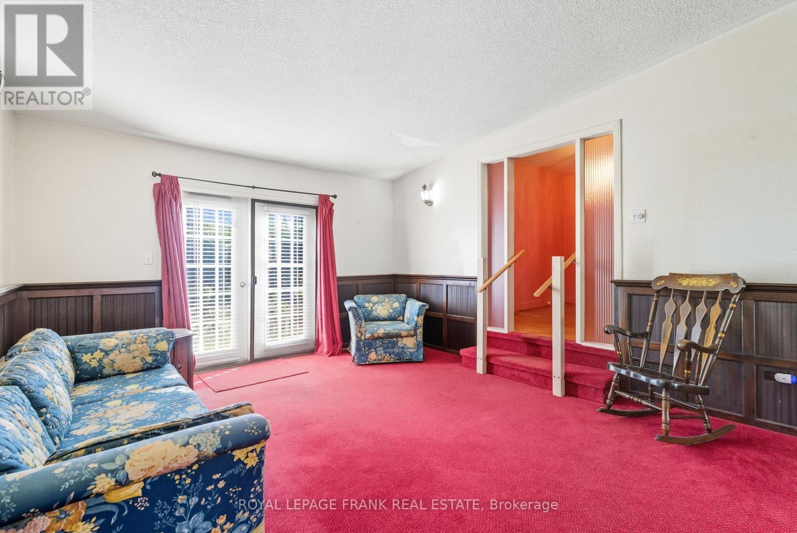 












1033 KING STREET E

,
Oshawa (Donevan),




Ontario
L1H1H4

