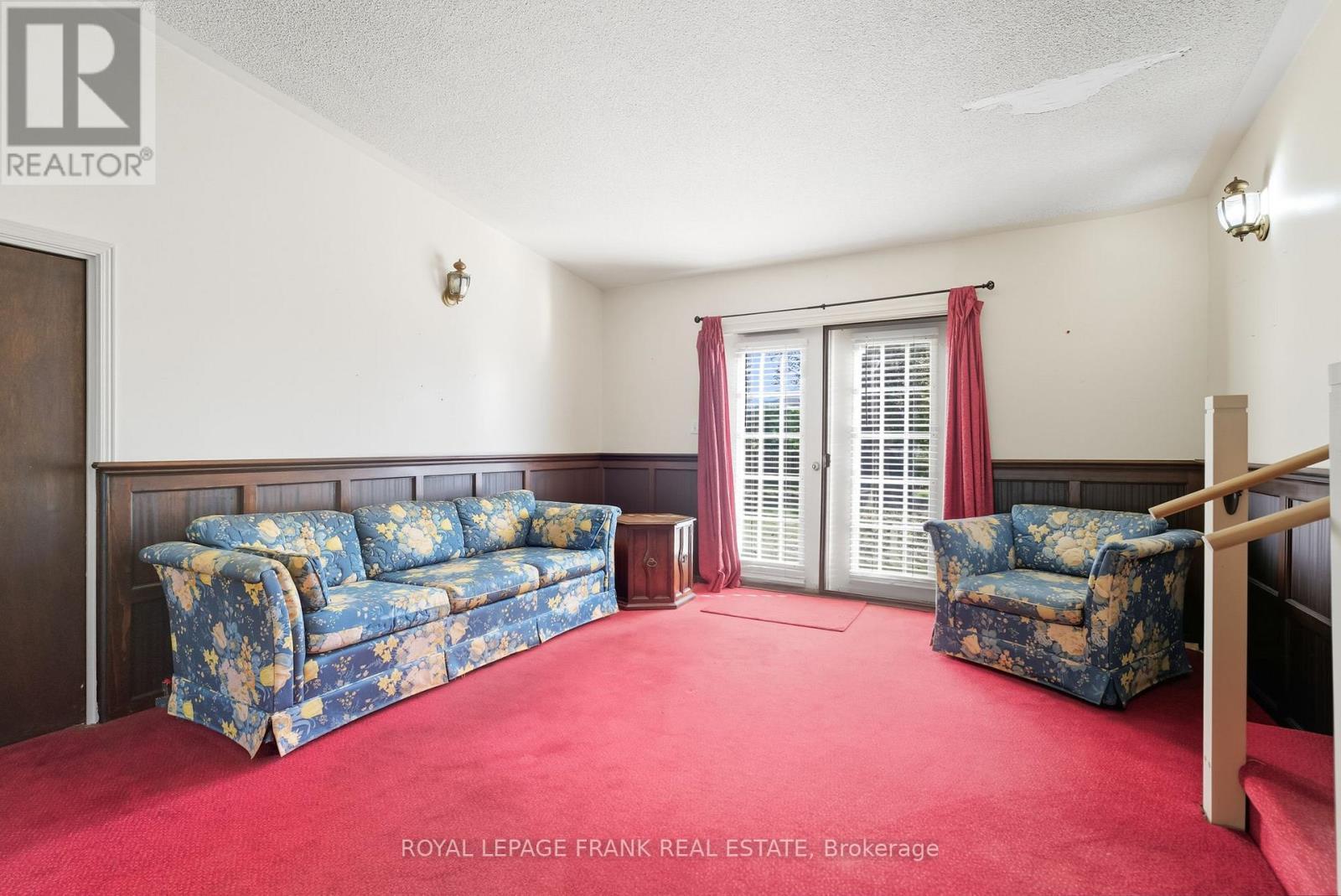 












1033 KING STREET E

,
Oshawa (Donevan),




Ontario
L1H1H4

