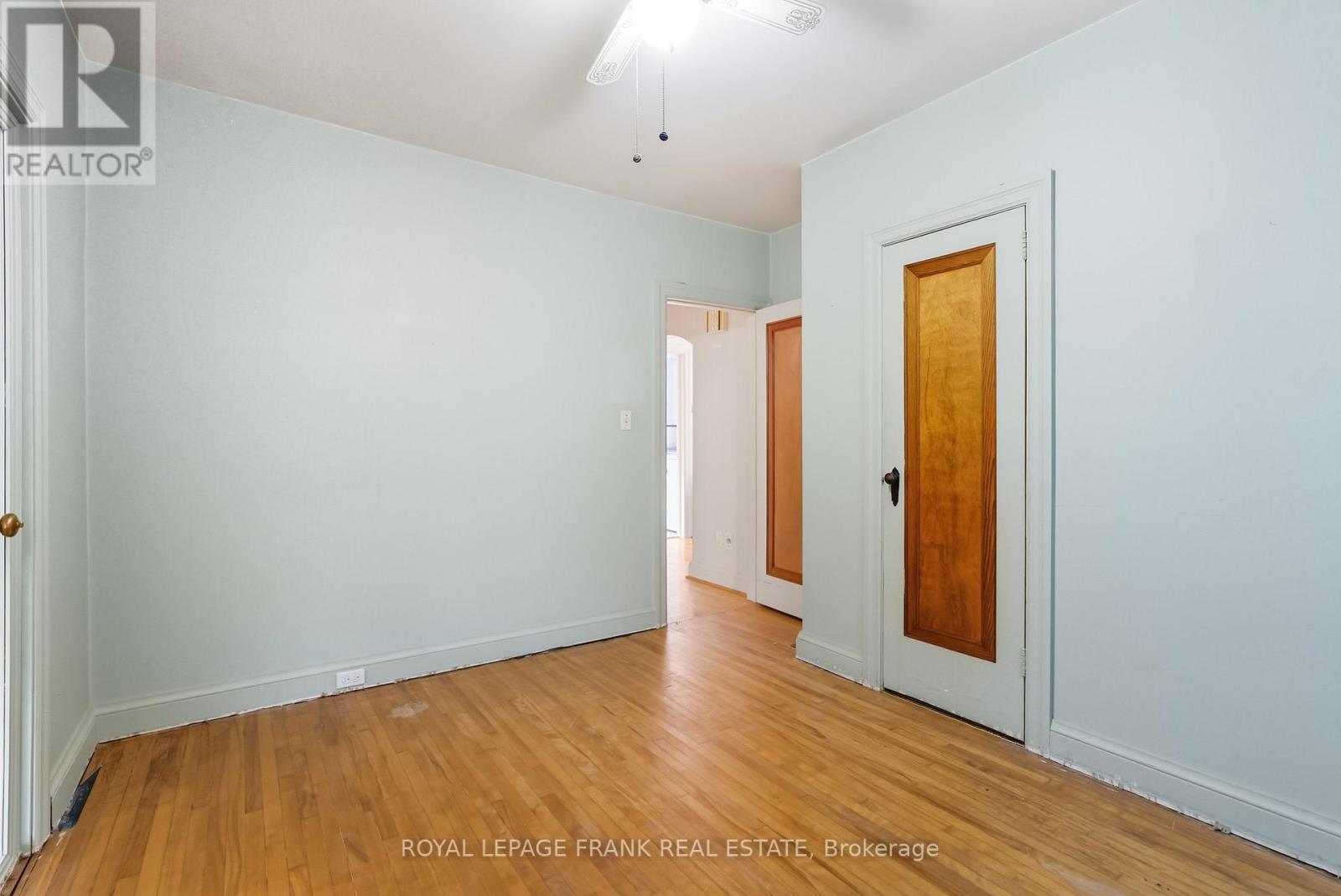 












1033 KING STREET E

,
Oshawa (Donevan),




Ontario
L1H1H4

