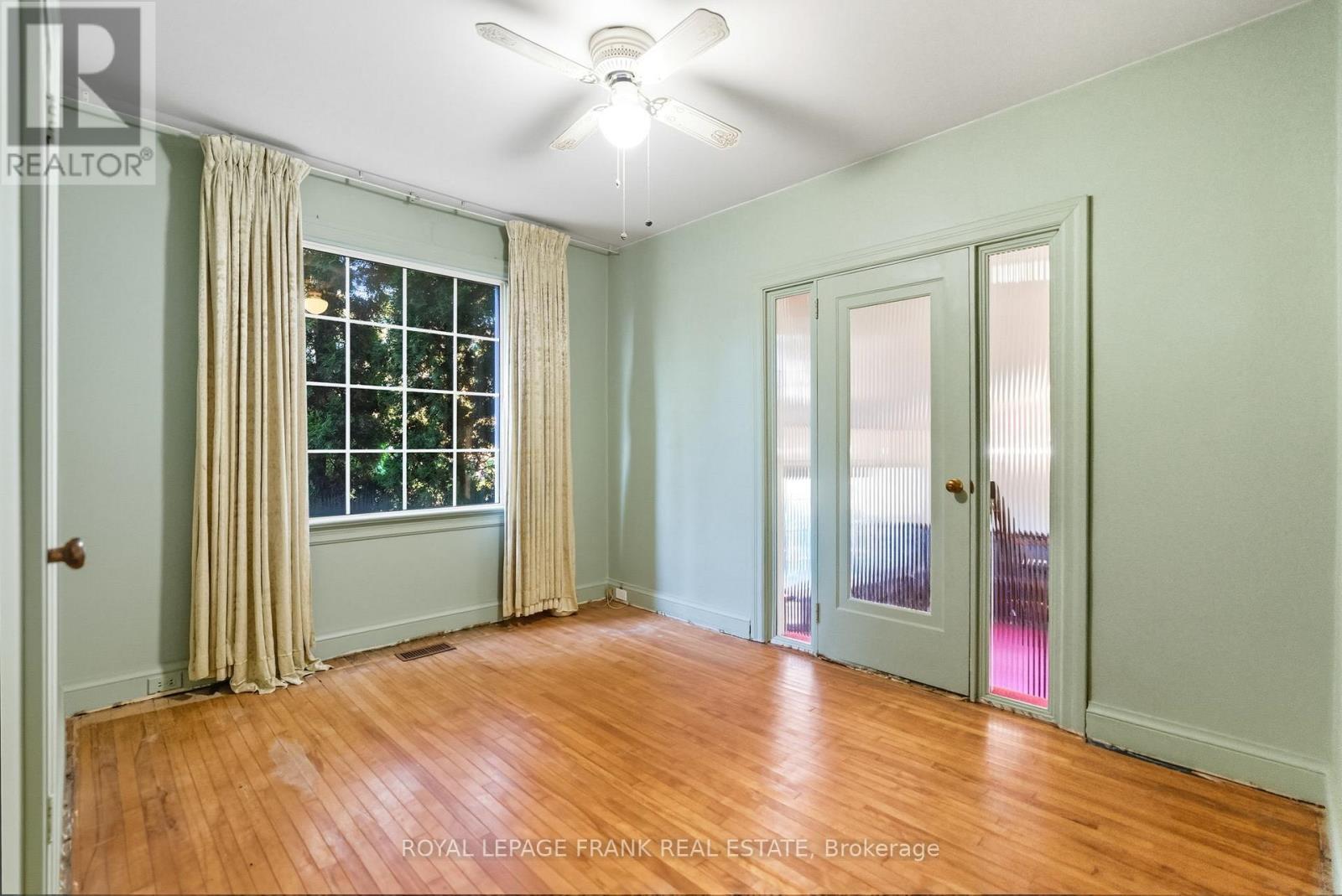 












1033 KING STREET E

,
Oshawa (Donevan),




Ontario
L1H1H4

