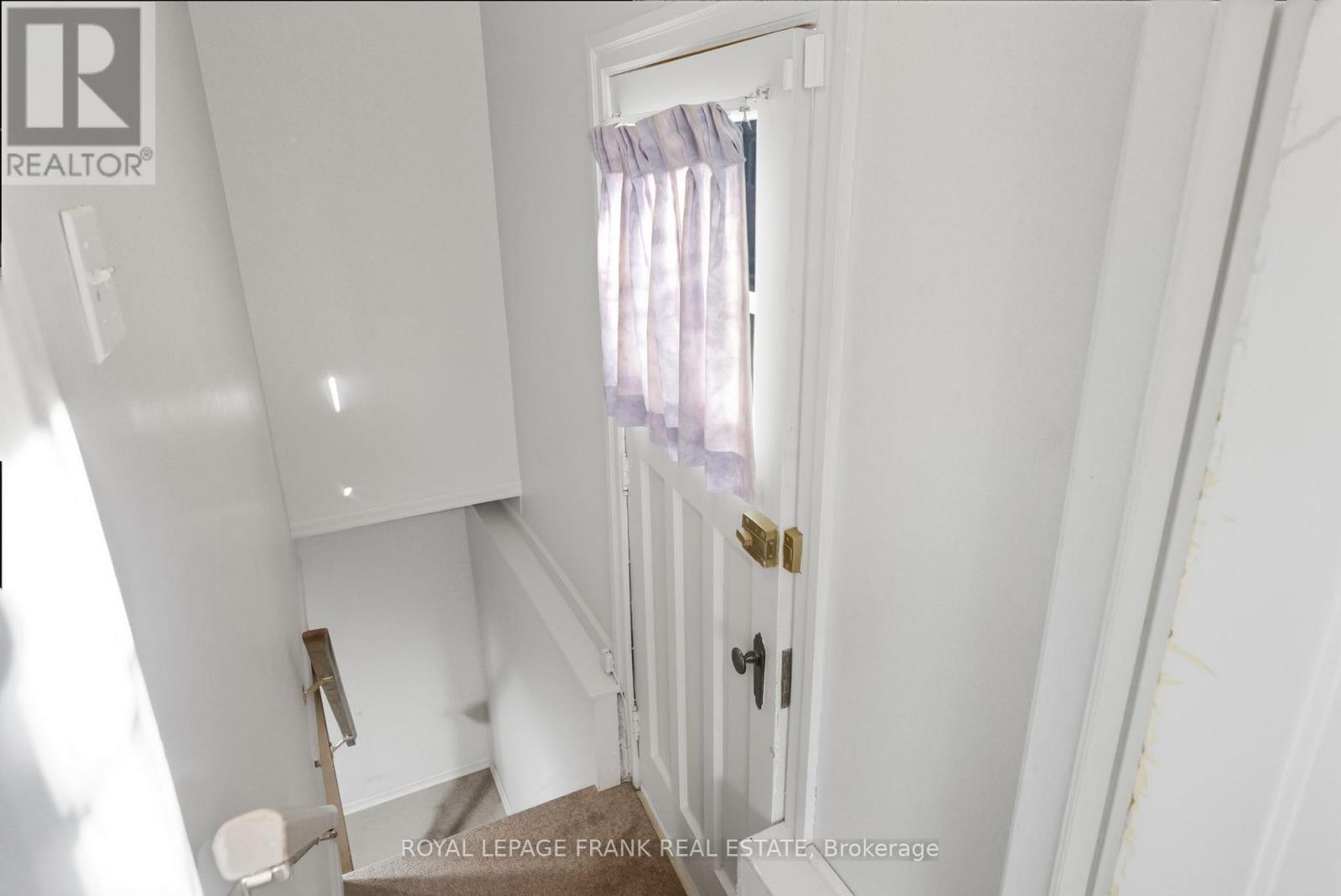 












1033 KING STREET E

,
Oshawa (Donevan),




Ontario
L1H1H4

