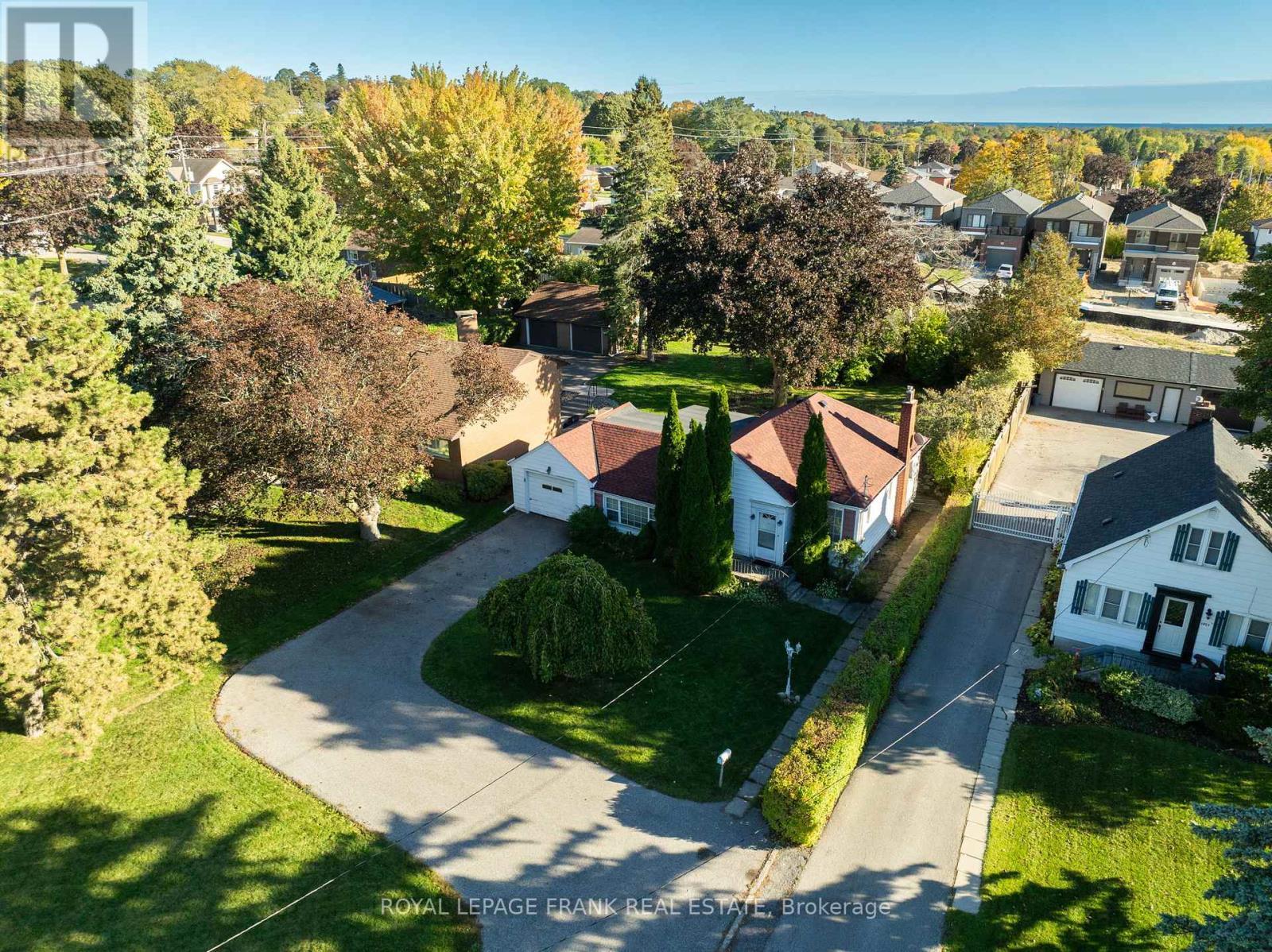 












1033 KING STREET E

,
Oshawa (Donevan),




Ontario
L1H1H4

