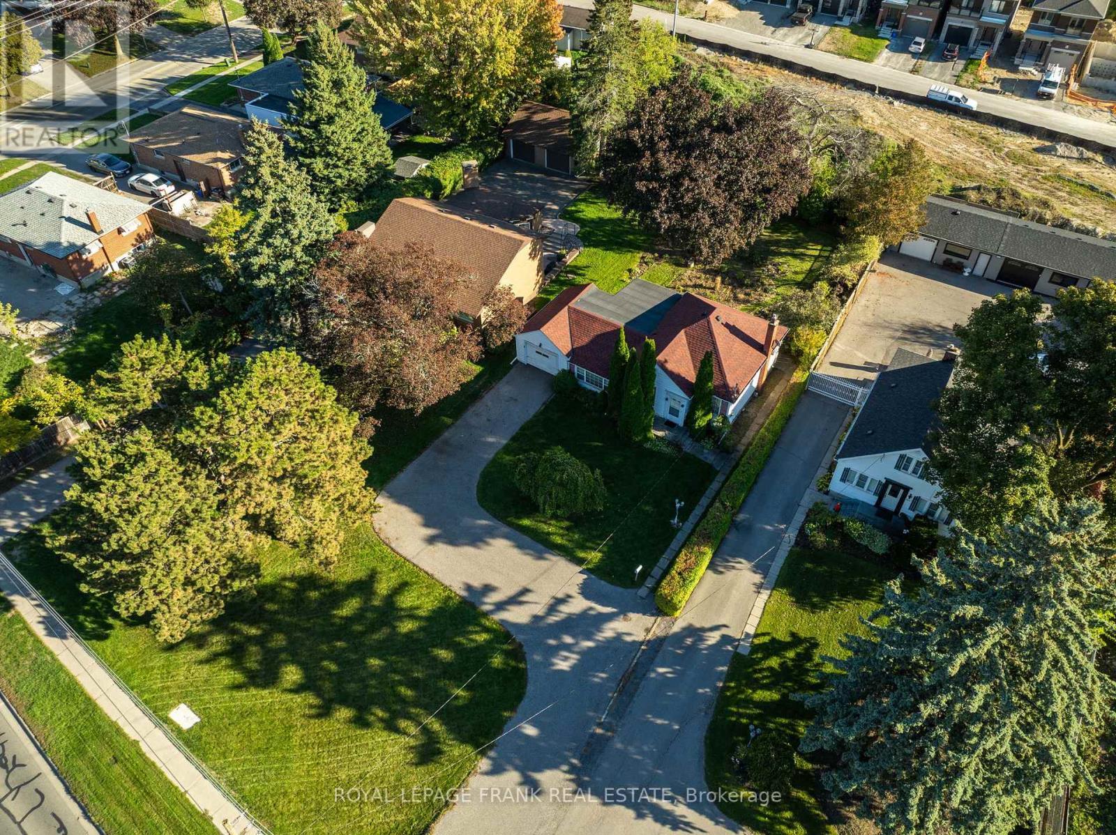 












1033 KING STREET E

,
Oshawa (Donevan),




Ontario
L1H1H4

