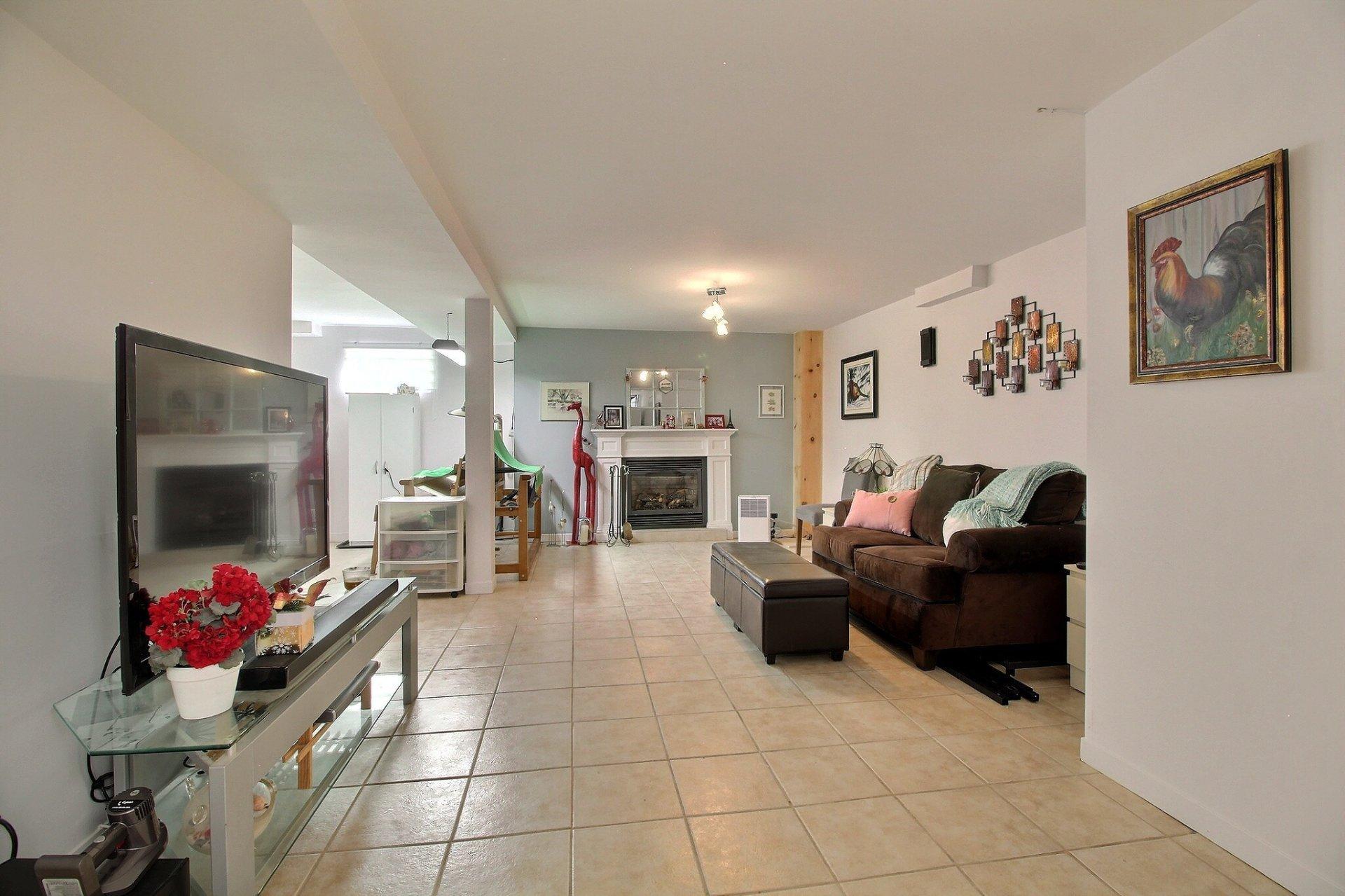 









1242


Rue des Tourterelles

,
Magog,




QC
J1X3W2

