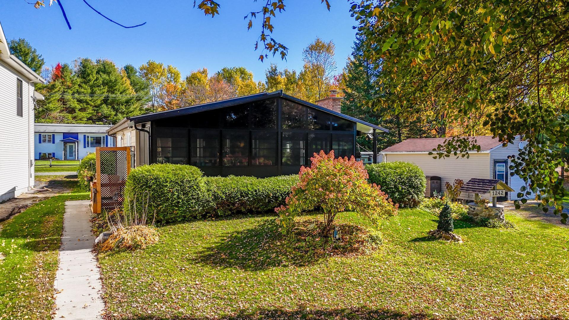 









1242


Rue des Tourterelles

,
Magog,




QC
J1X3W2

