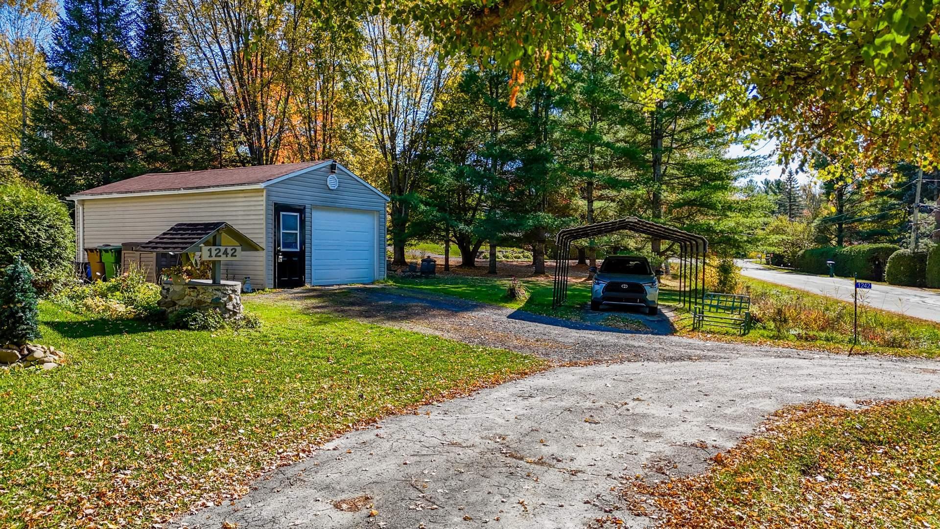 









1242


Rue des Tourterelles

,
Magog,




QC
J1X3W2

