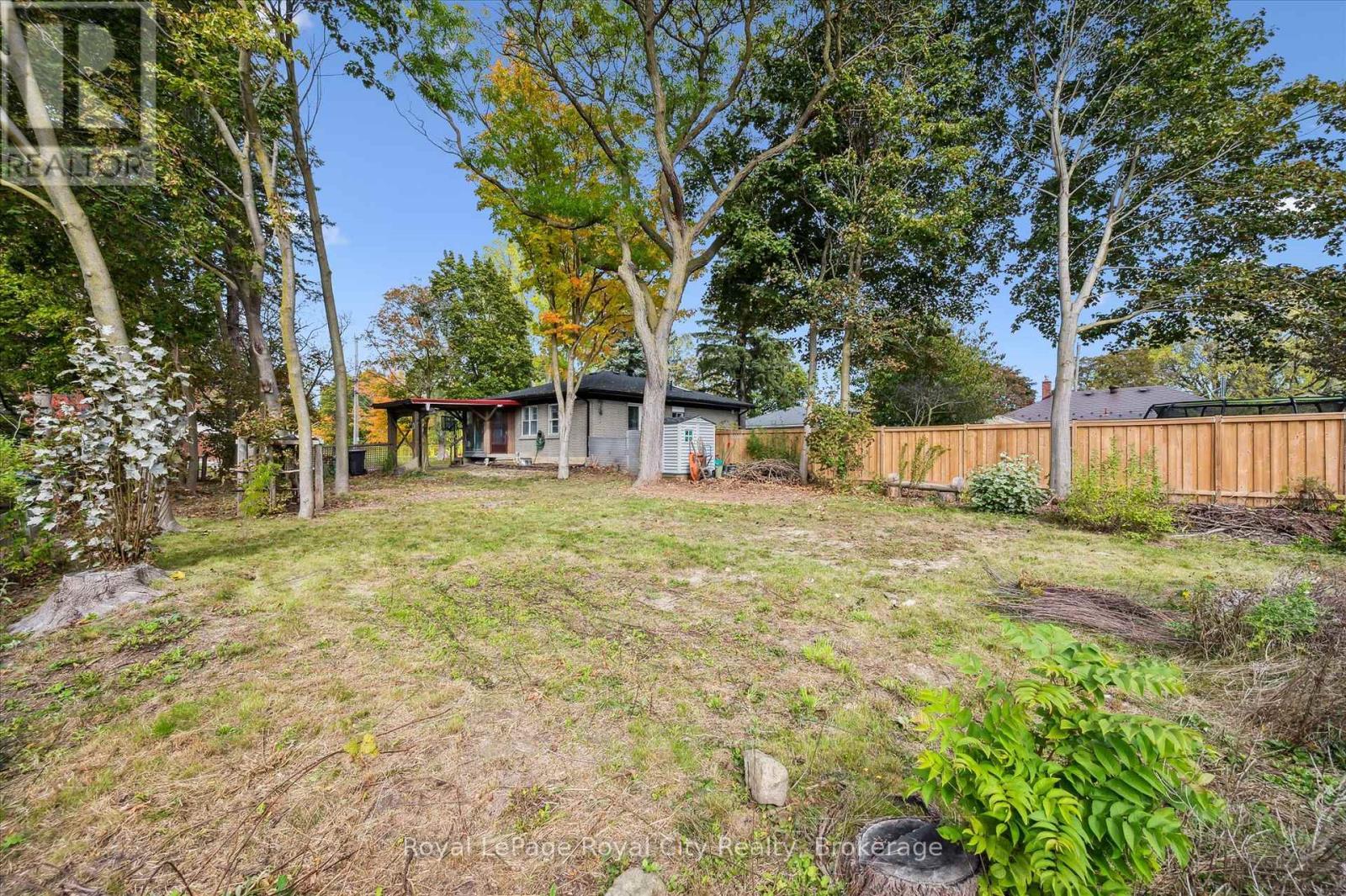 












20 HIGHVIEW PLACE

,
Guelph (Exhibition Park),




Ontario
N1H1M7

