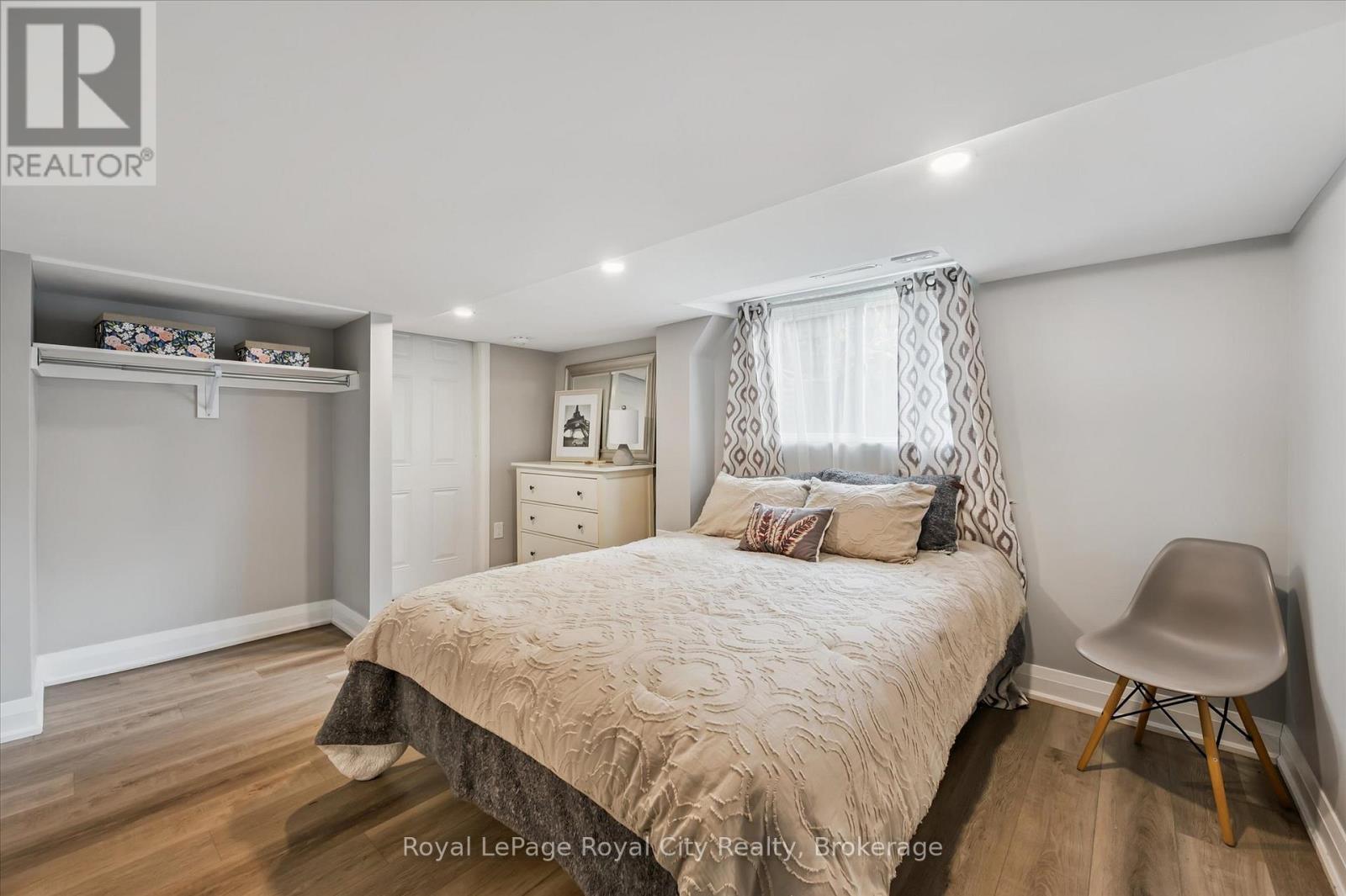 












20 HIGHVIEW PLACE

,
Guelph (Exhibition Park),




Ontario
N1H1M7

