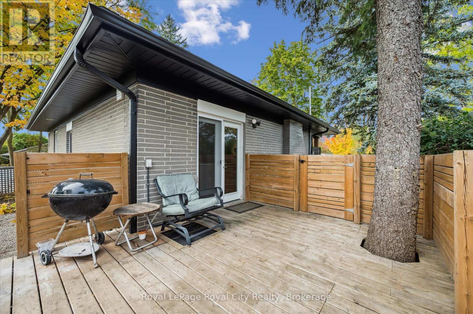 












20 HIGHVIEW PLACE

,
Guelph (Exhibition Park),




Ontario
N1H1M7

