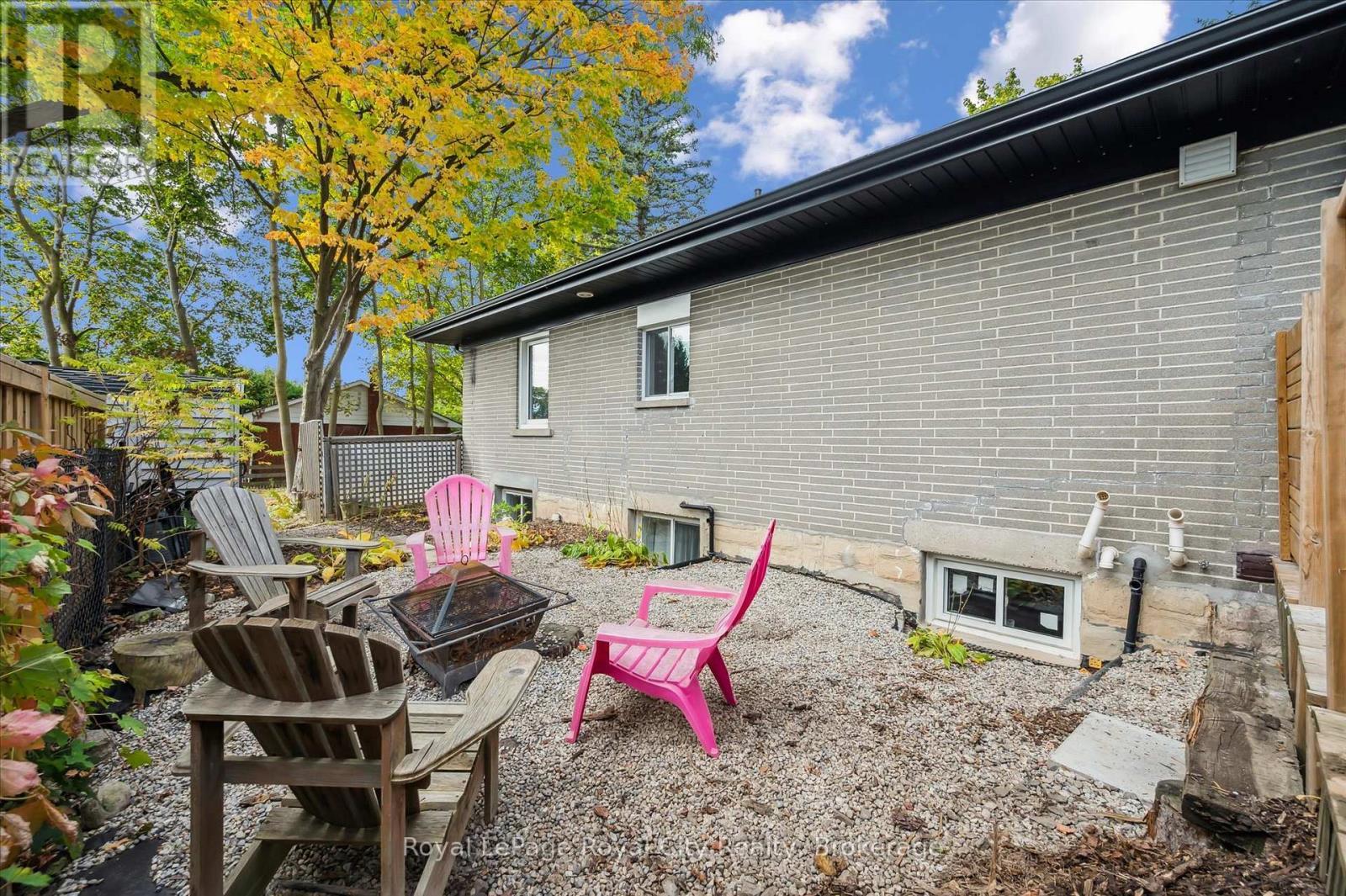 












20 HIGHVIEW PLACE

,
Guelph (Exhibition Park),




Ontario
N1H1M7

