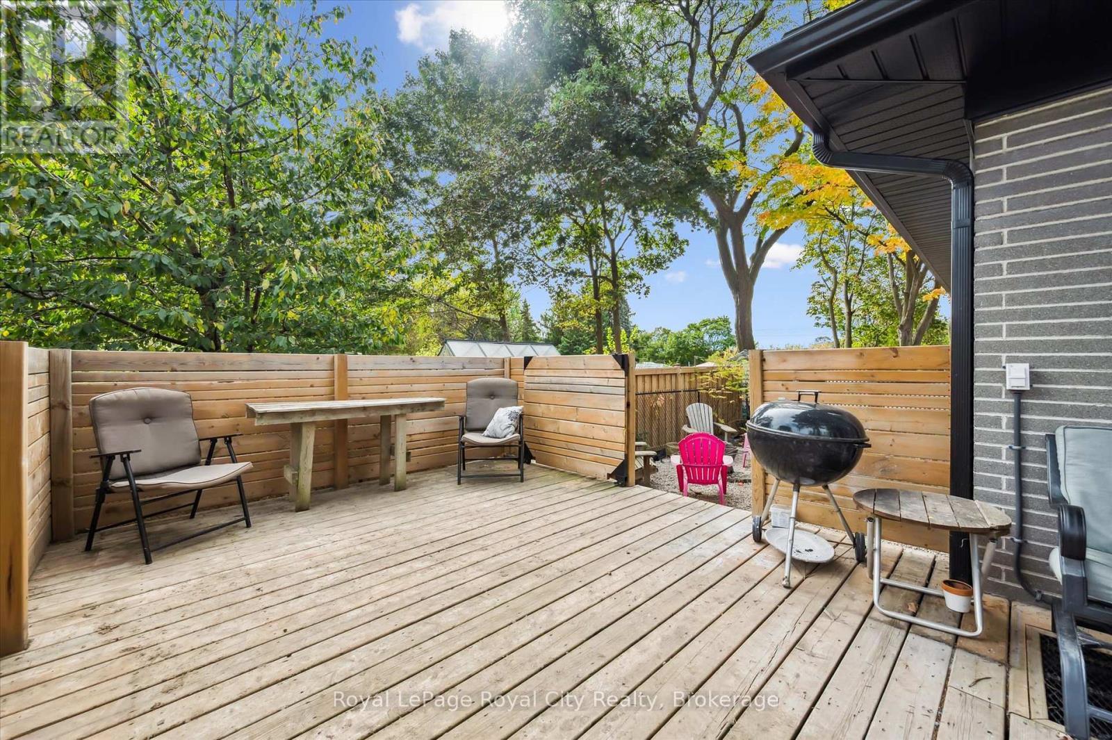 












20 HIGHVIEW PLACE

,
Guelph (Exhibition Park),




Ontario
N1H1M7

