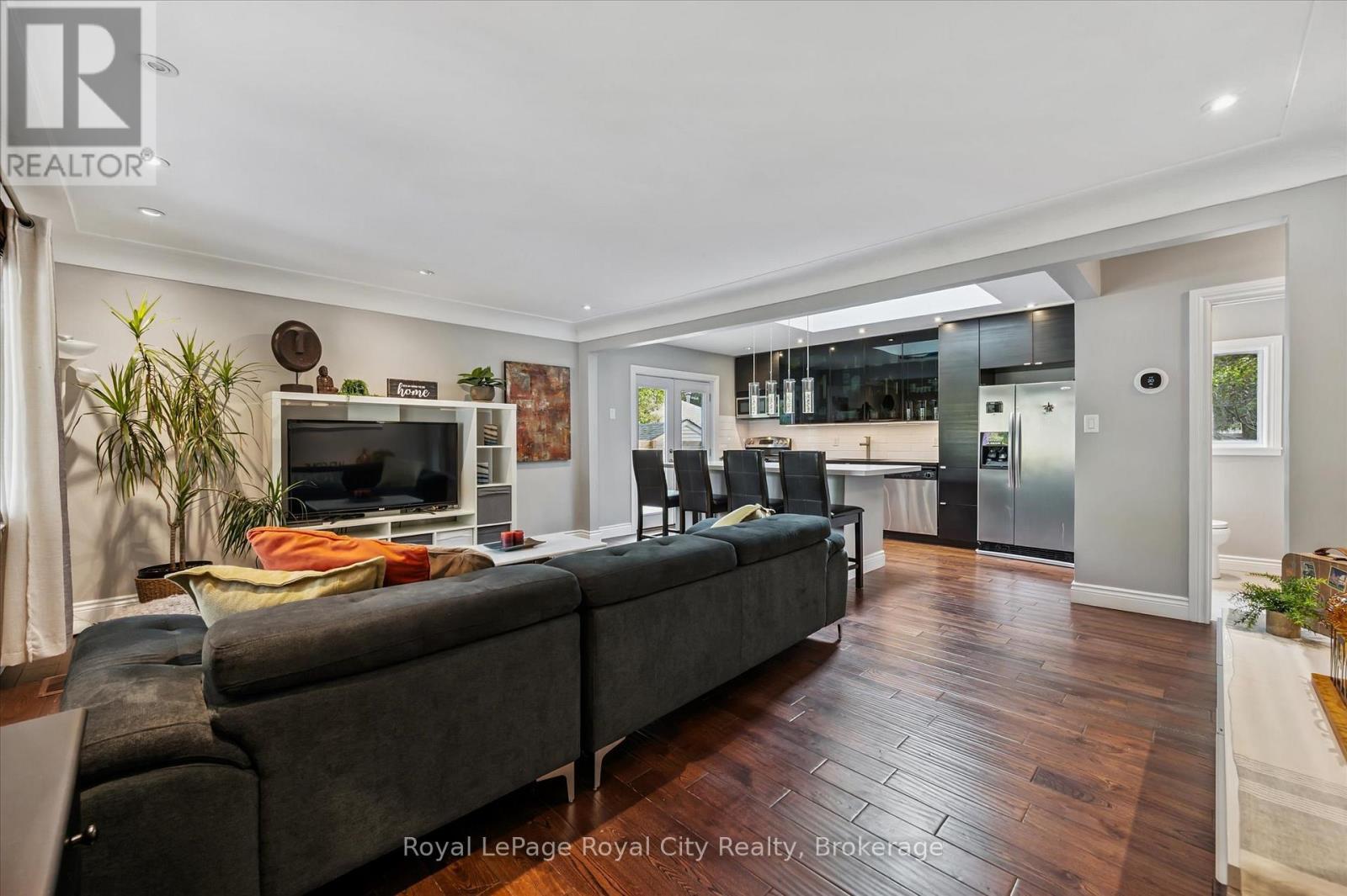 












20 HIGHVIEW PLACE

,
Guelph (Exhibition Park),




Ontario
N1H1M7

