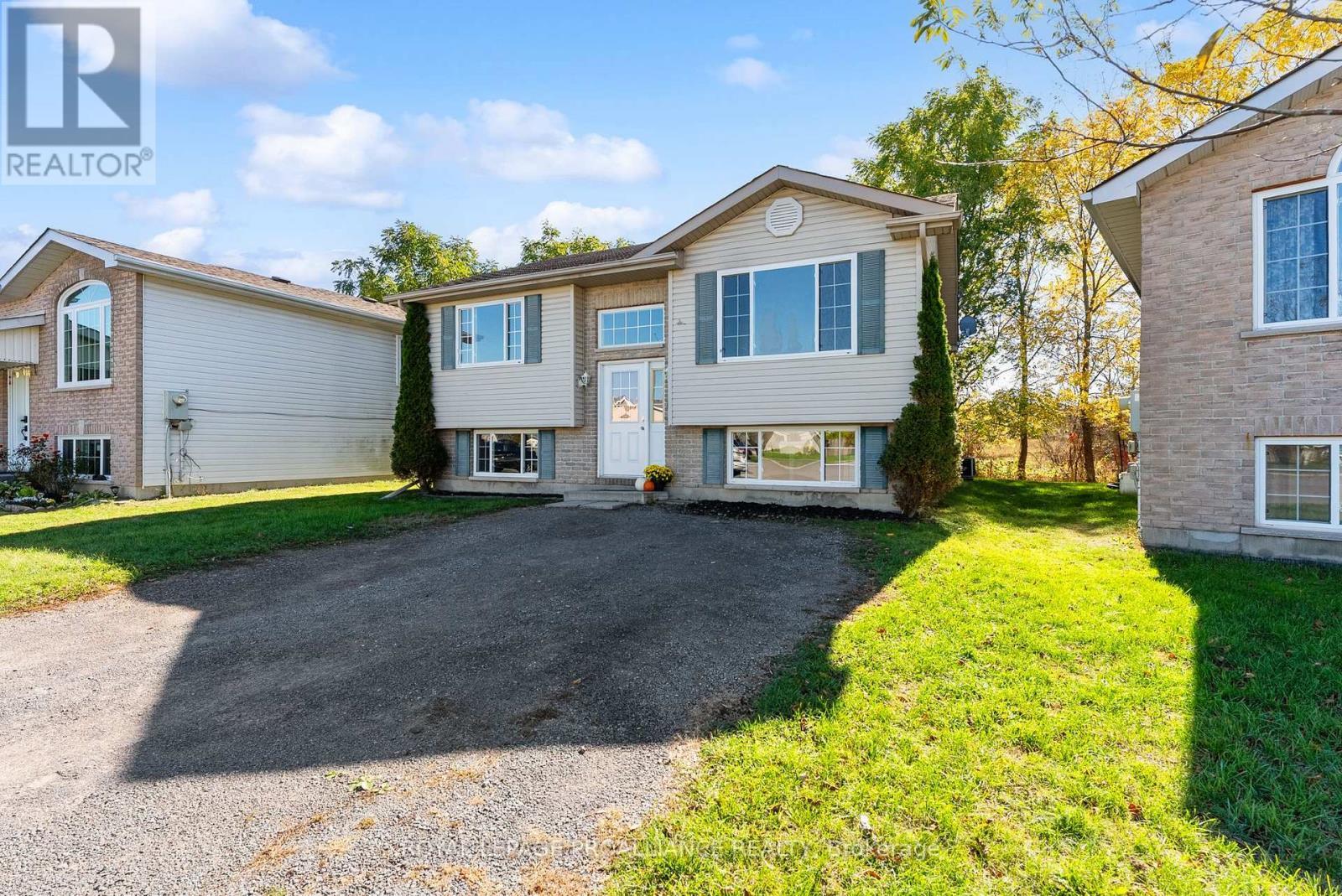 












6 LAKE COURT

,
Belleville (Belleville Ward),




Ontario
K8P5M8

