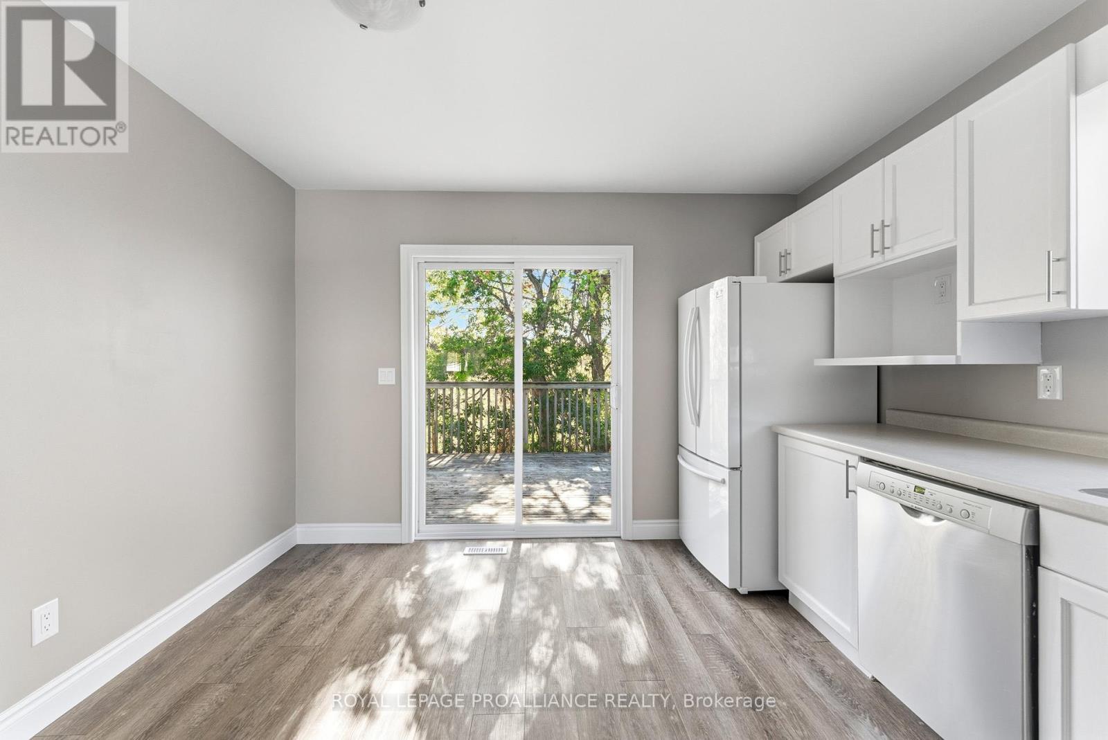 












6 LAKE COURT

,
Belleville (Belleville Ward),




Ontario
K8P5M8

