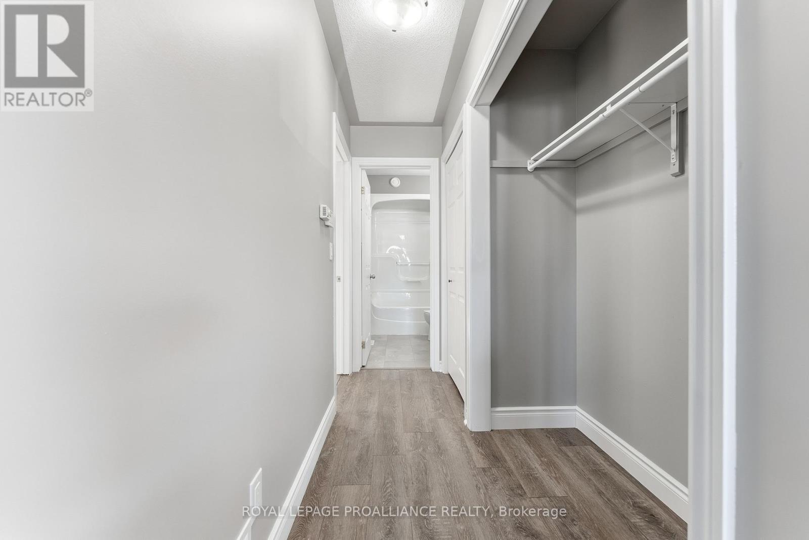 












6 LAKE COURT

,
Belleville (Belleville Ward),




Ontario
K8P5M8

