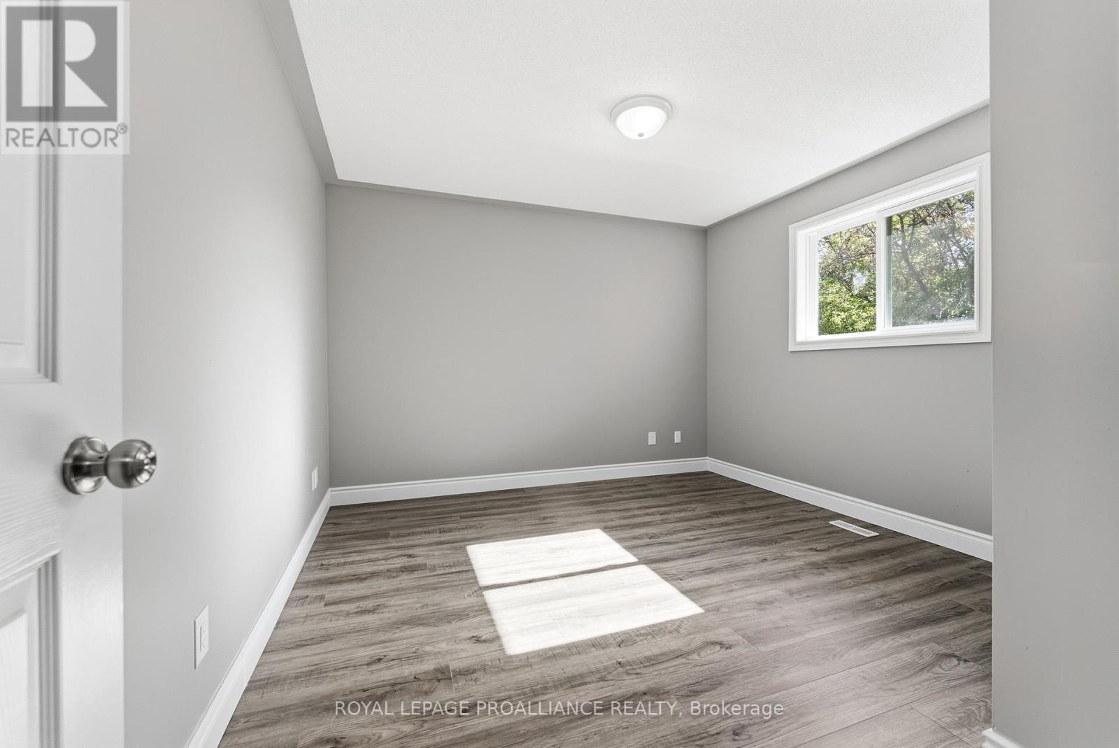 












6 LAKE COURT

,
Belleville (Belleville Ward),




Ontario
K8P5M8

