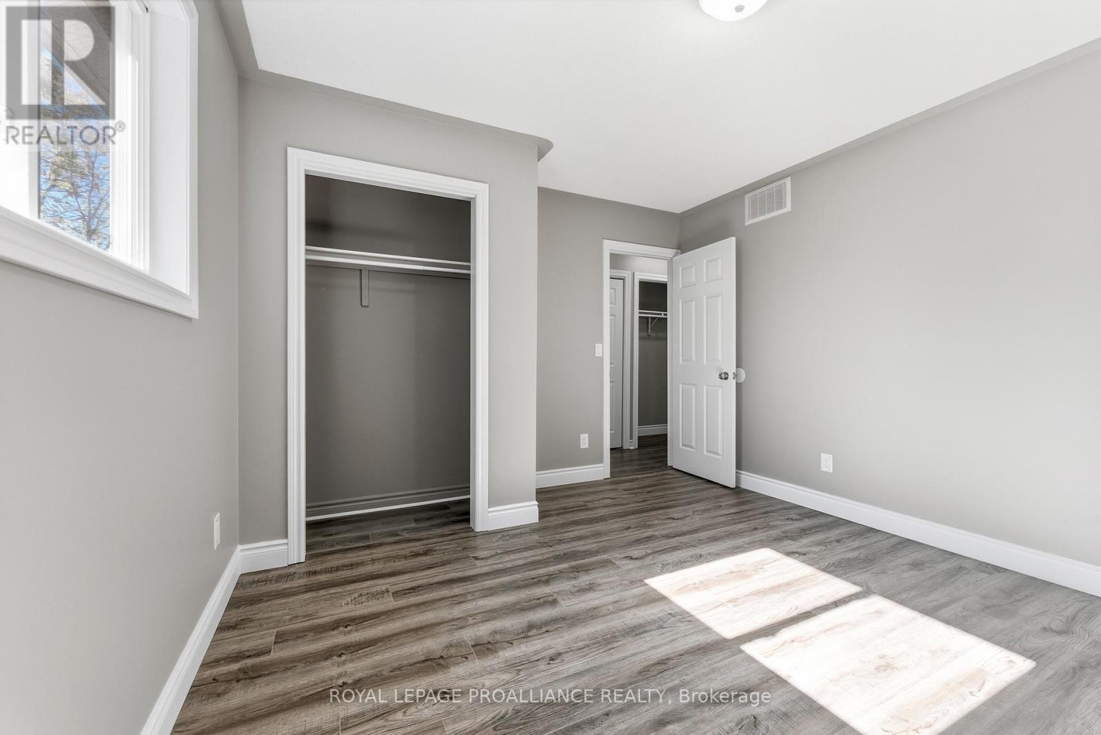 












6 LAKE COURT

,
Belleville (Belleville Ward),




Ontario
K8P5M8

