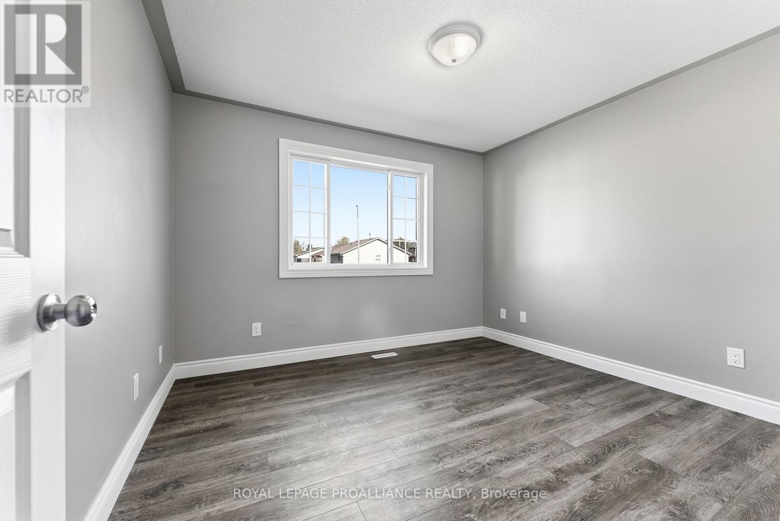 












6 LAKE COURT

,
Belleville (Belleville Ward),




Ontario
K8P5M8

