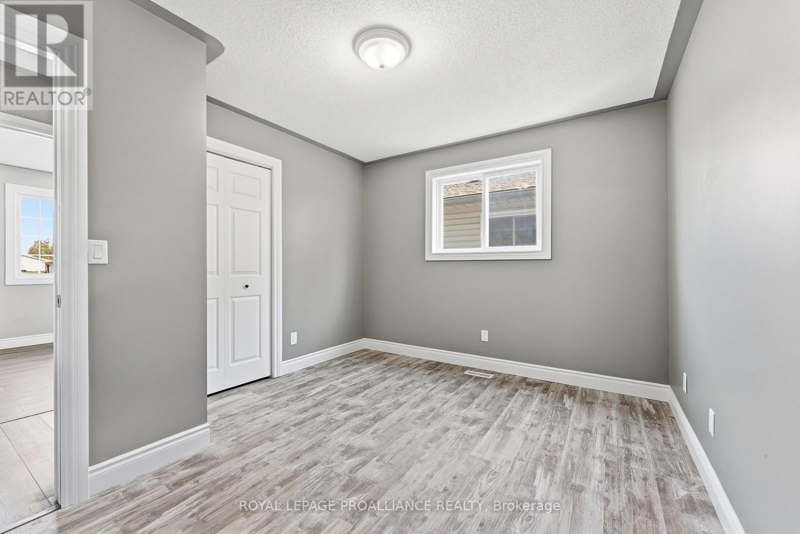 












6 LAKE COURT

,
Belleville (Belleville Ward),




Ontario
K8P5M8


