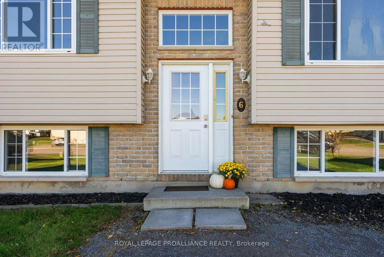












6 LAKE COURT

,
Belleville (Belleville Ward),




Ontario
K8P5M8


