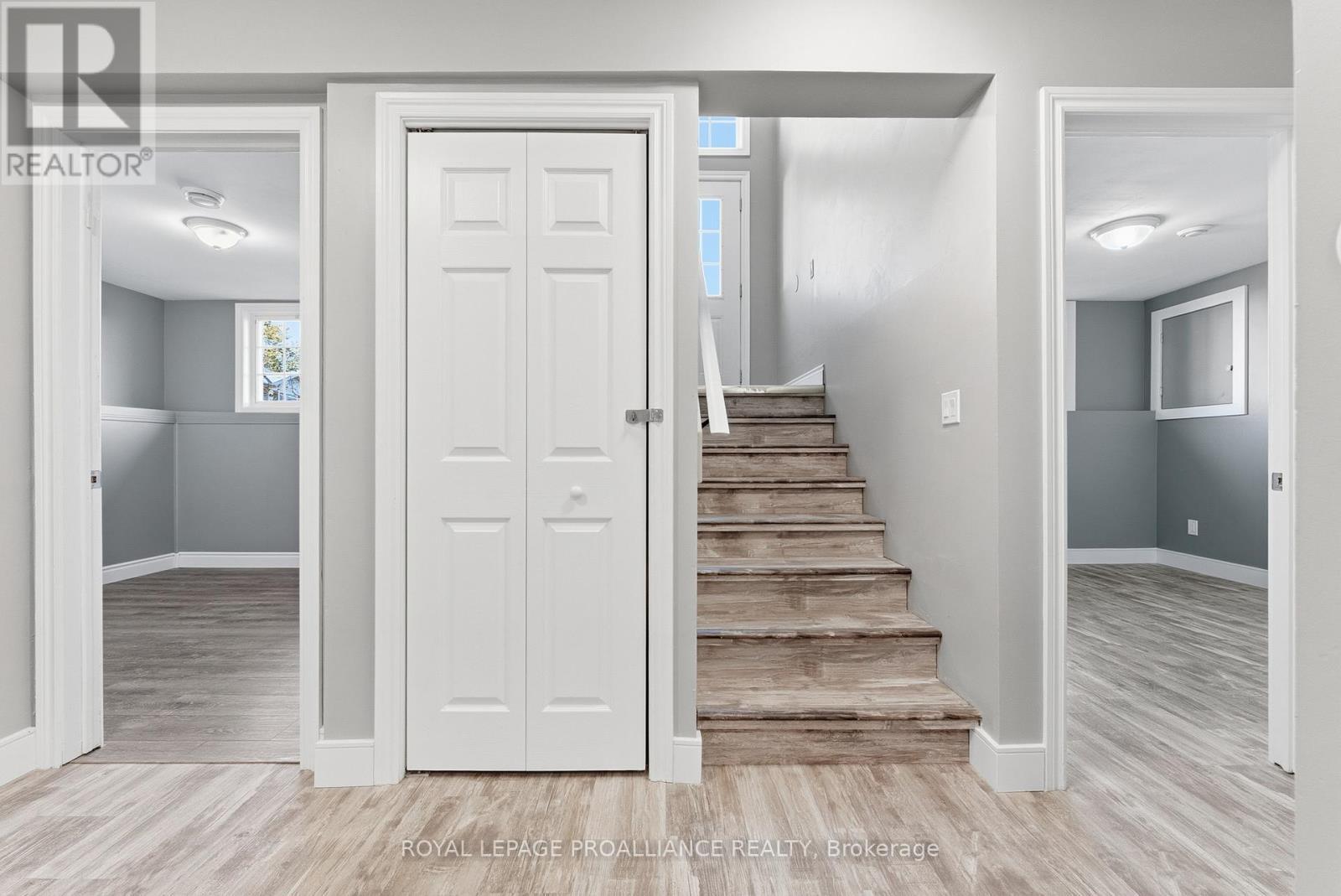 












6 LAKE COURT

,
Belleville (Belleville Ward),




Ontario
K8P5M8

