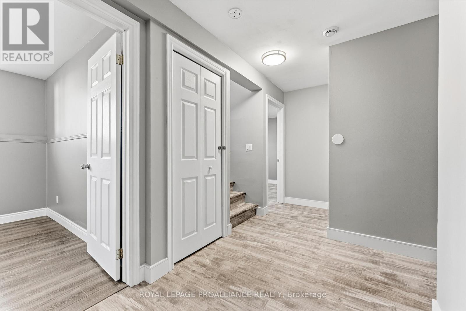 












6 LAKE COURT

,
Belleville (Belleville Ward),




Ontario
K8P5M8

