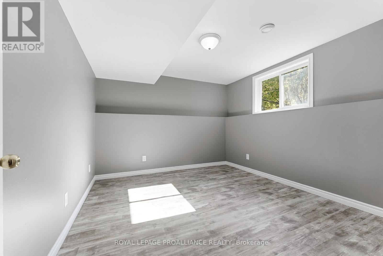 












6 LAKE COURT

,
Belleville (Belleville Ward),




Ontario
K8P5M8

