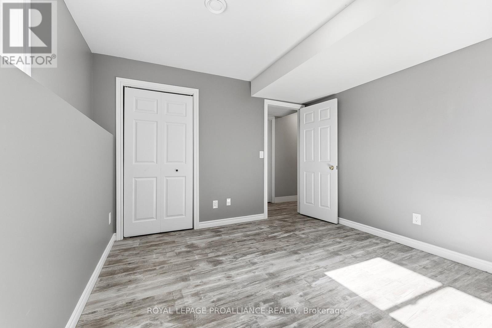 












6 LAKE COURT

,
Belleville (Belleville Ward),




Ontario
K8P5M8

