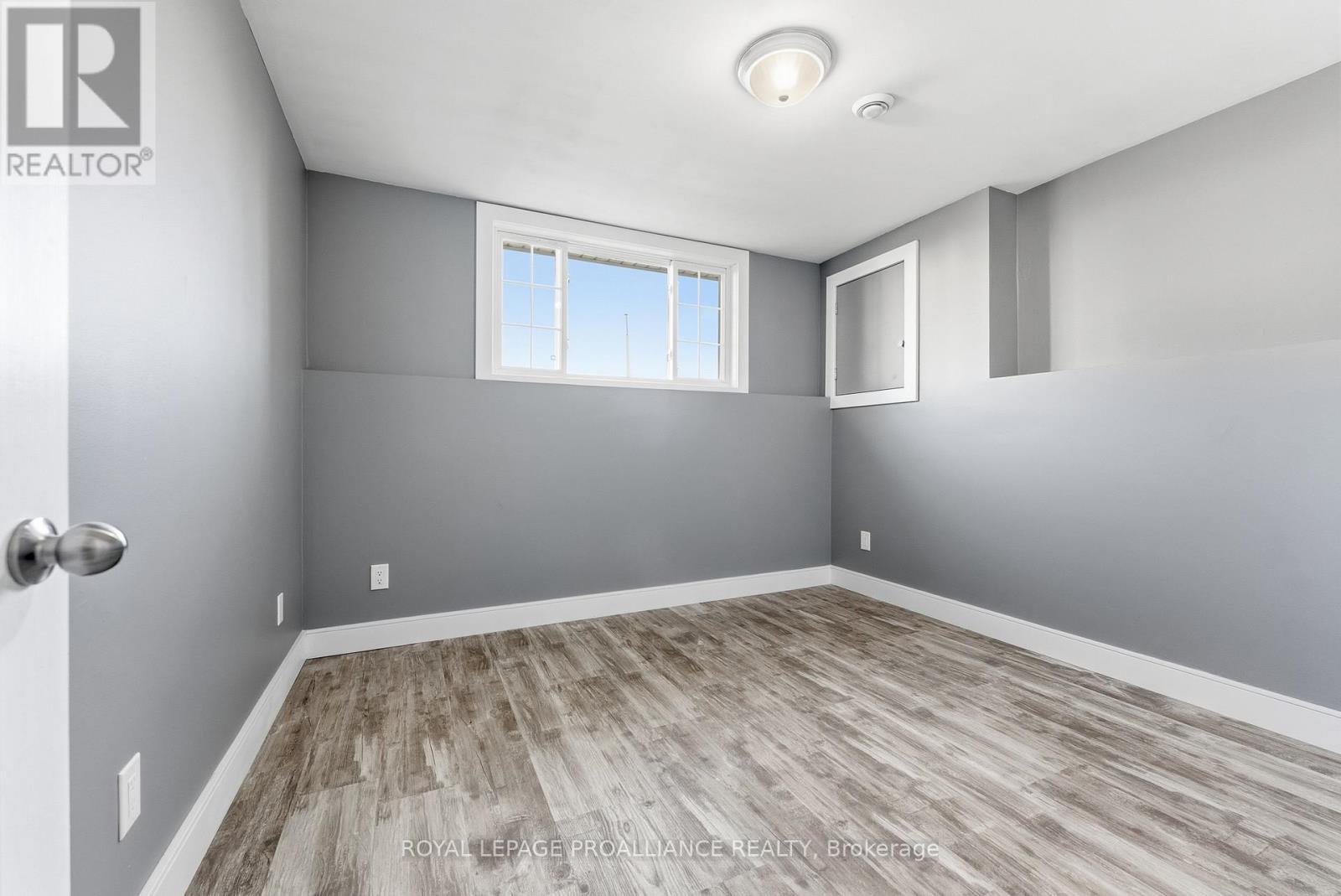 












6 LAKE COURT

,
Belleville (Belleville Ward),




Ontario
K8P5M8

