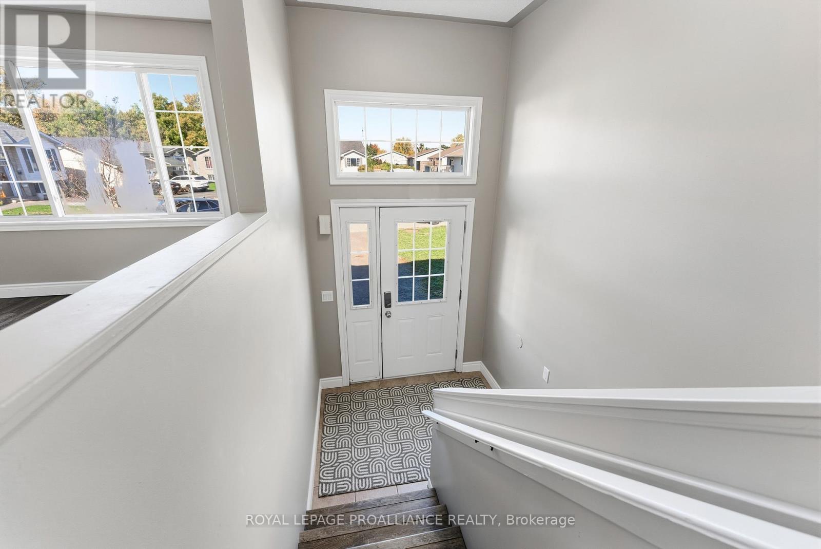 












6 LAKE COURT

,
Belleville (Belleville Ward),




Ontario
K8P5M8


