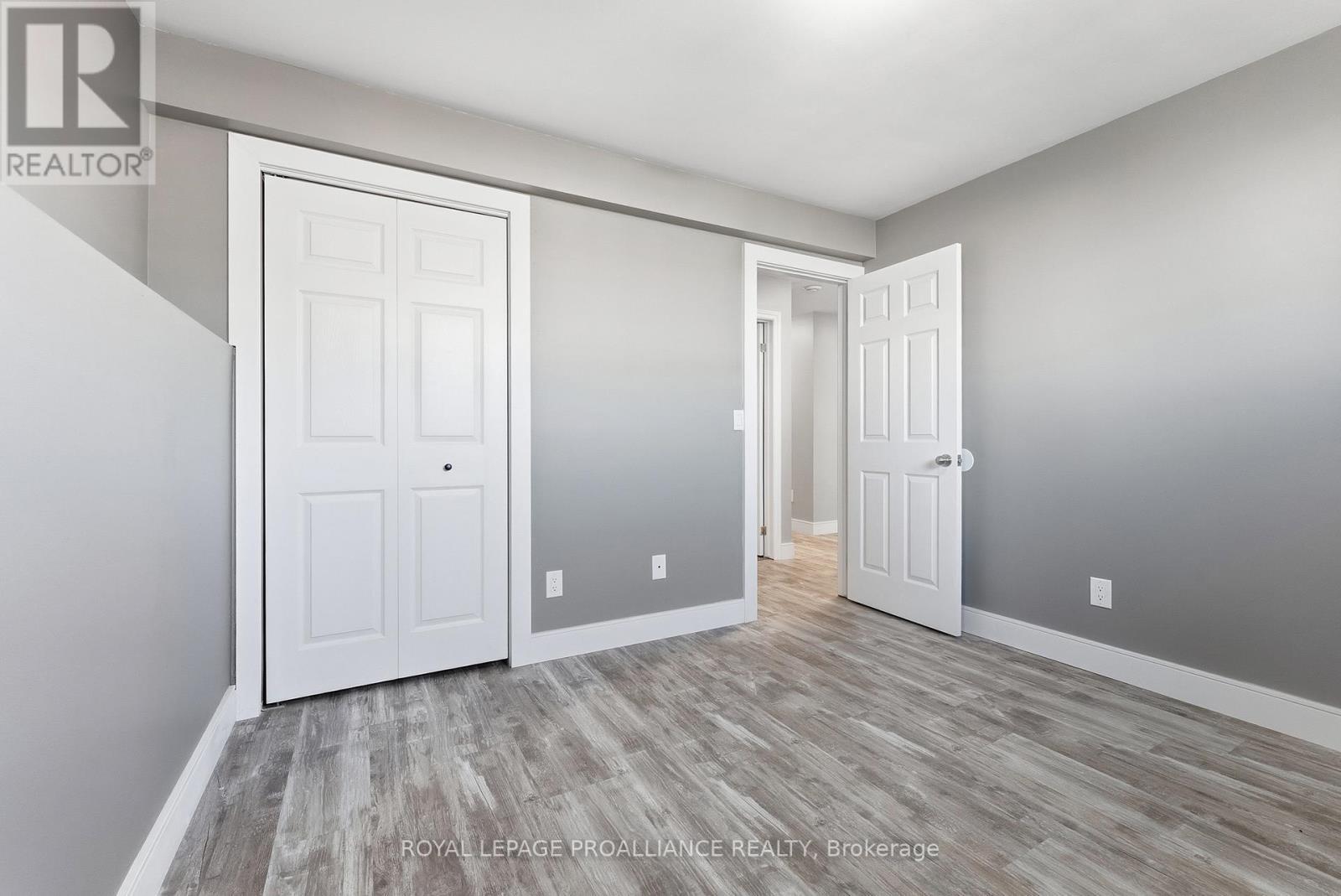 












6 LAKE COURT

,
Belleville (Belleville Ward),




Ontario
K8P5M8

