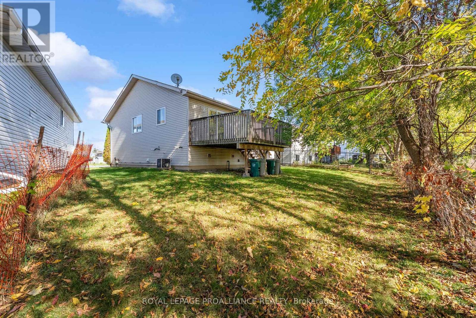 












6 LAKE COURT

,
Belleville (Belleville Ward),




Ontario
K8P5M8

