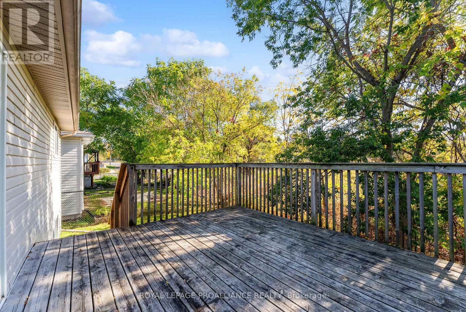 












6 LAKE COURT

,
Belleville (Belleville Ward),




Ontario
K8P5M8

