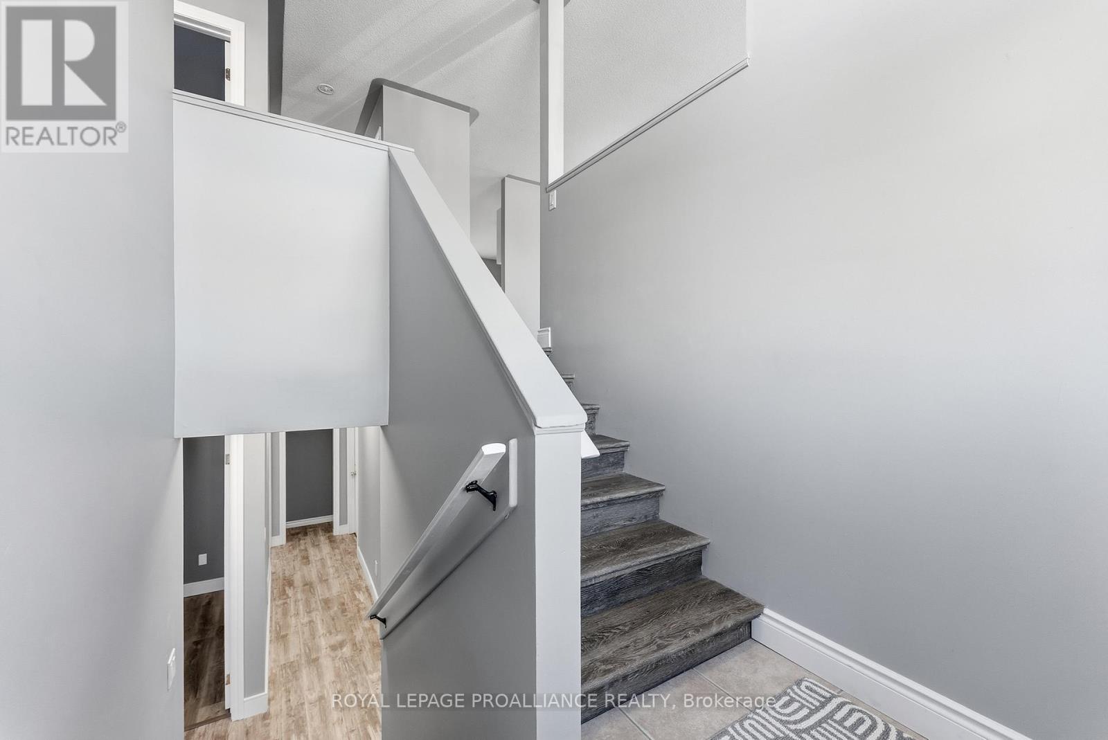 












6 LAKE COURT

,
Belleville (Belleville Ward),




Ontario
K8P5M8

