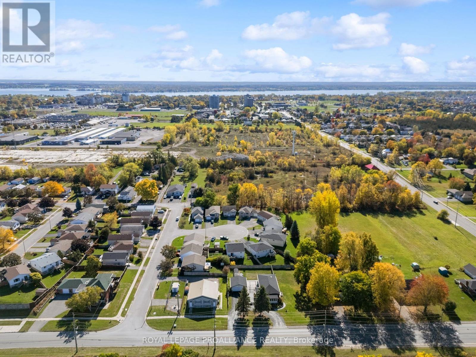 












6 LAKE COURT

,
Belleville (Belleville Ward),




Ontario
K8P5M8


