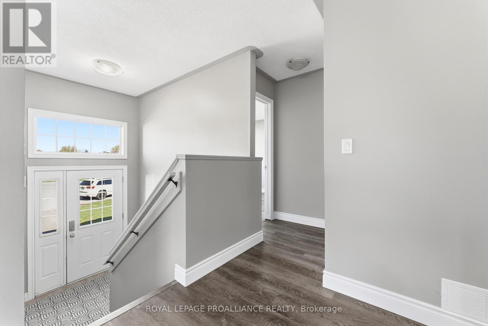












6 LAKE COURT

,
Belleville (Belleville Ward),




Ontario
K8P5M8

