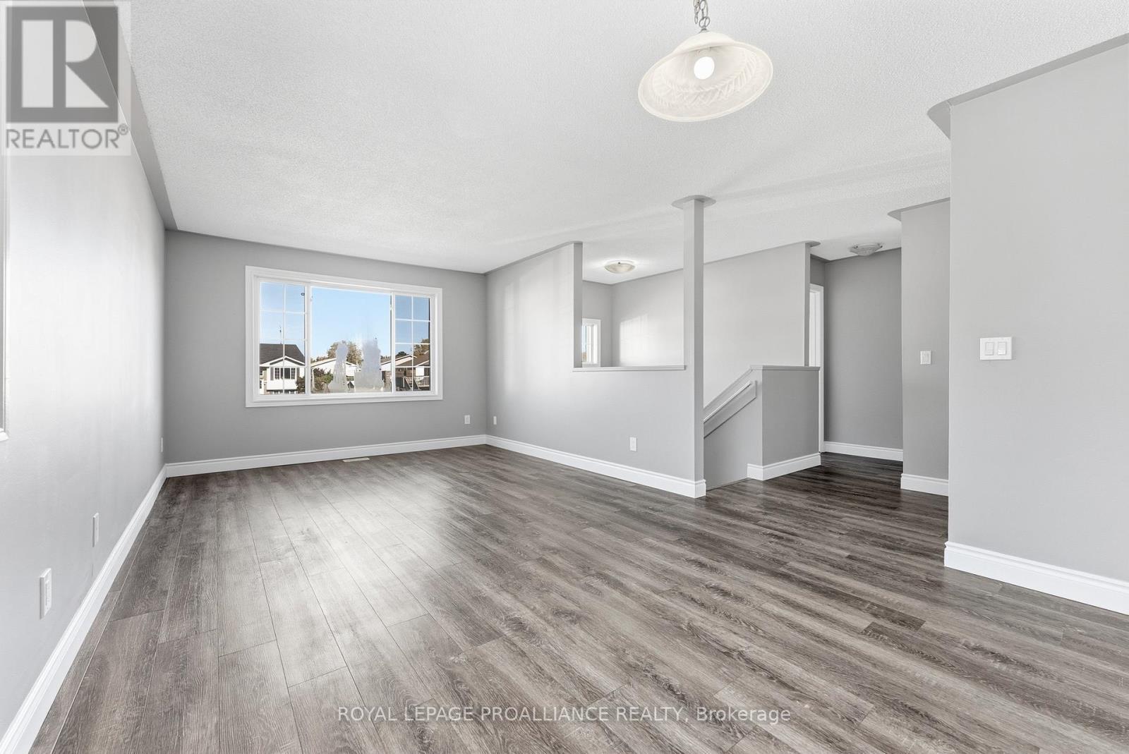 












6 LAKE COURT

,
Belleville (Belleville Ward),




Ontario
K8P5M8

