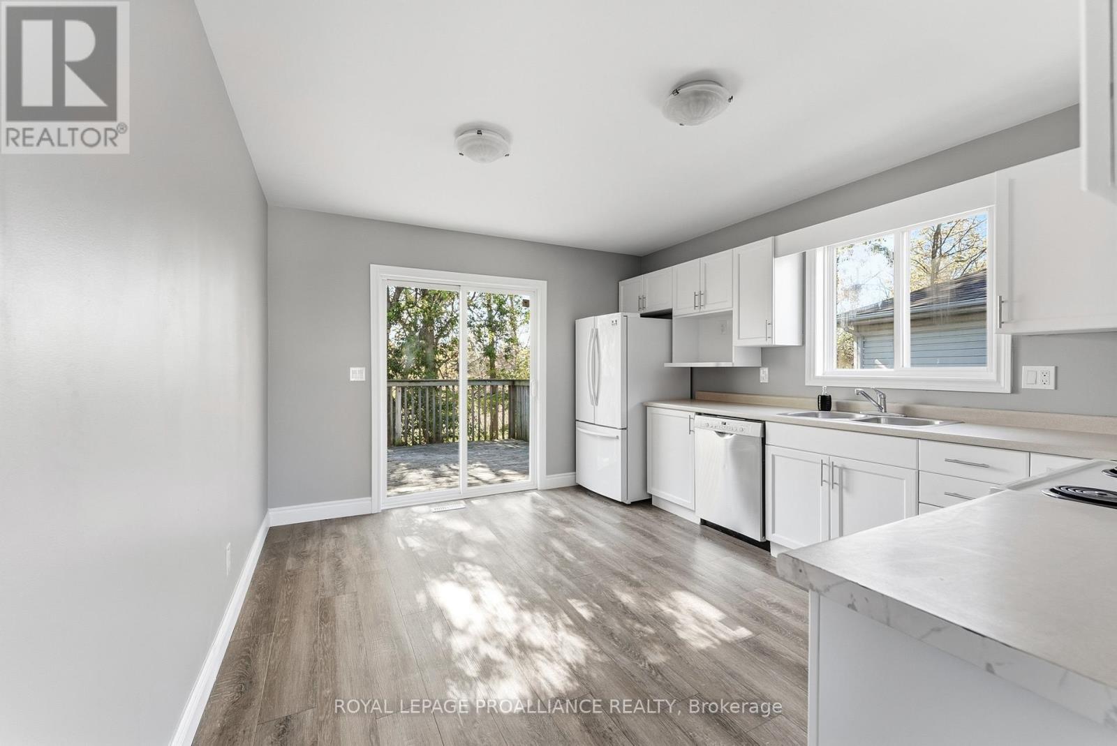












6 LAKE COURT

,
Belleville (Belleville Ward),




Ontario
K8P5M8

