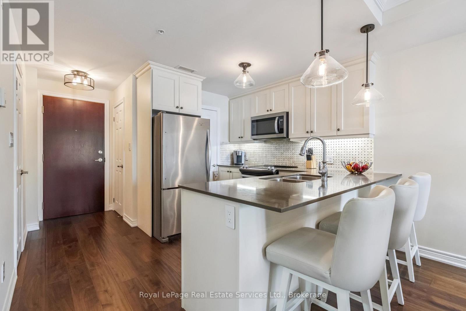 












202 - 70 STEWART STREET

,
Oakville (CO Central),




Ontario
L6K1W5

